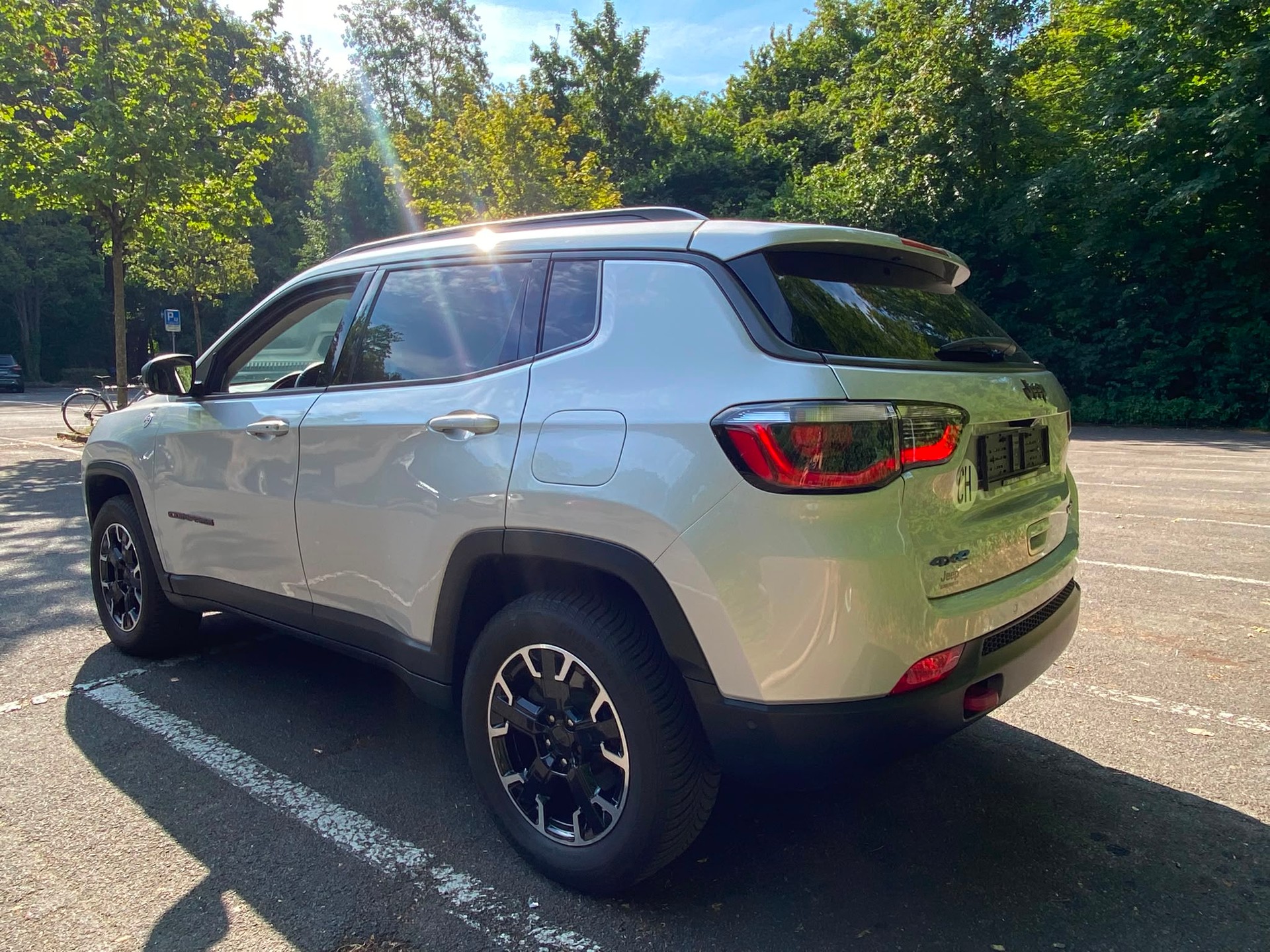 JEEP Compass 1.3 T PHEV Trailhawk AWD - Véhicule Suisse de 1ère Main - Nouvelle Expertise - NEU MFK : 31.07.2026 - Garantie 12 mois-image-3