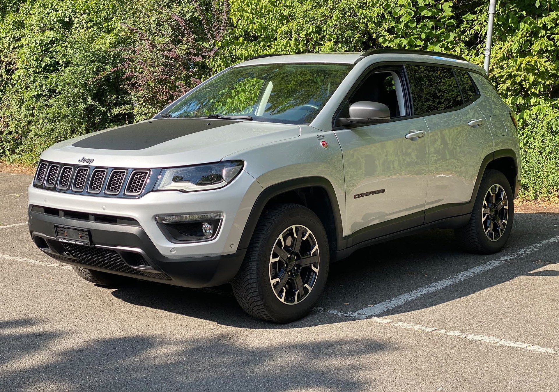 JEEP Compass 1.3 T PHEV Trailhawk AWD - Véhicule Suisse de 1ère Main - Nouvelle Expertise - NEU MFK : 31.07.2026 - Garantie 12 mois-image-1