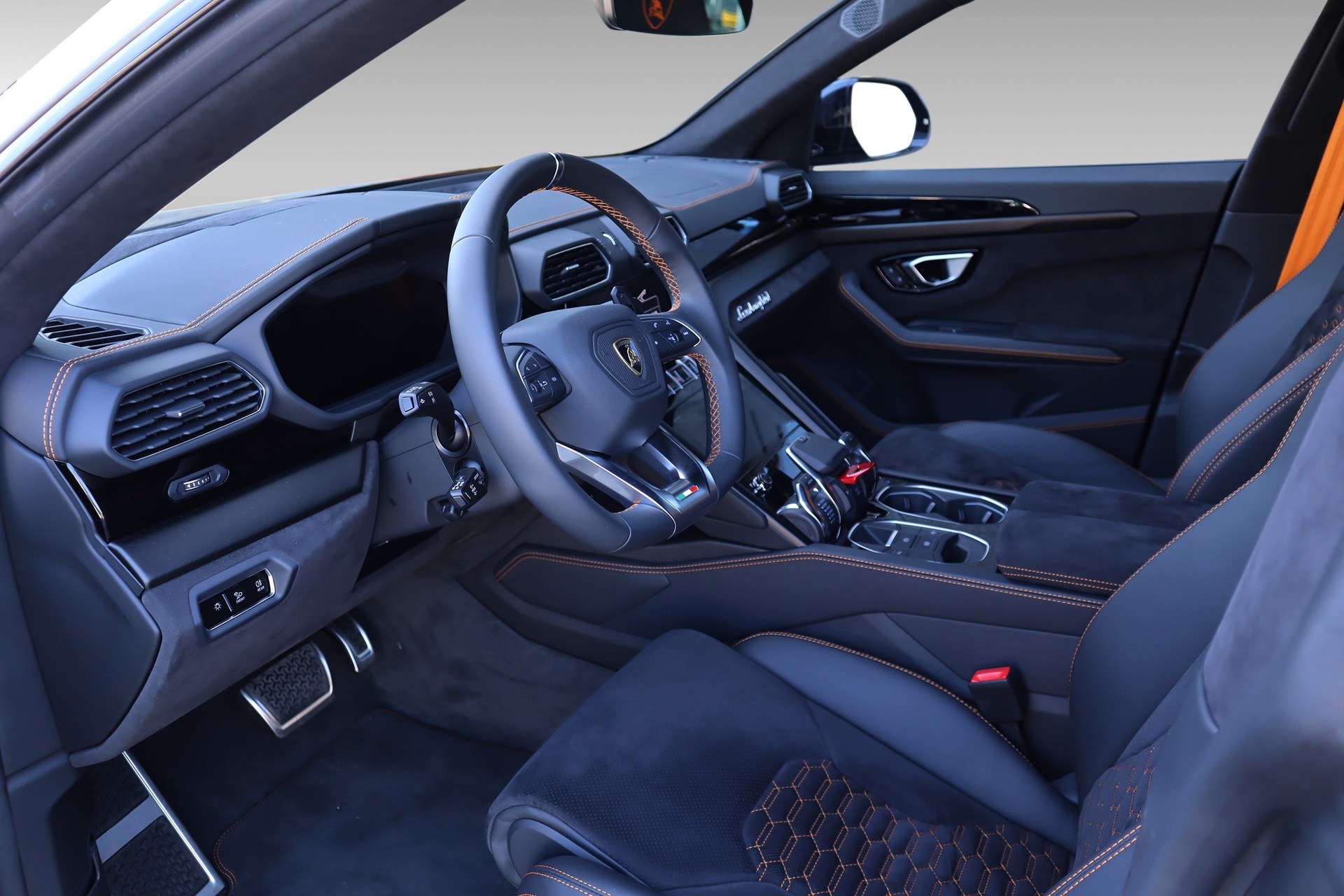 LAMBORGHINI Urus S-image-13