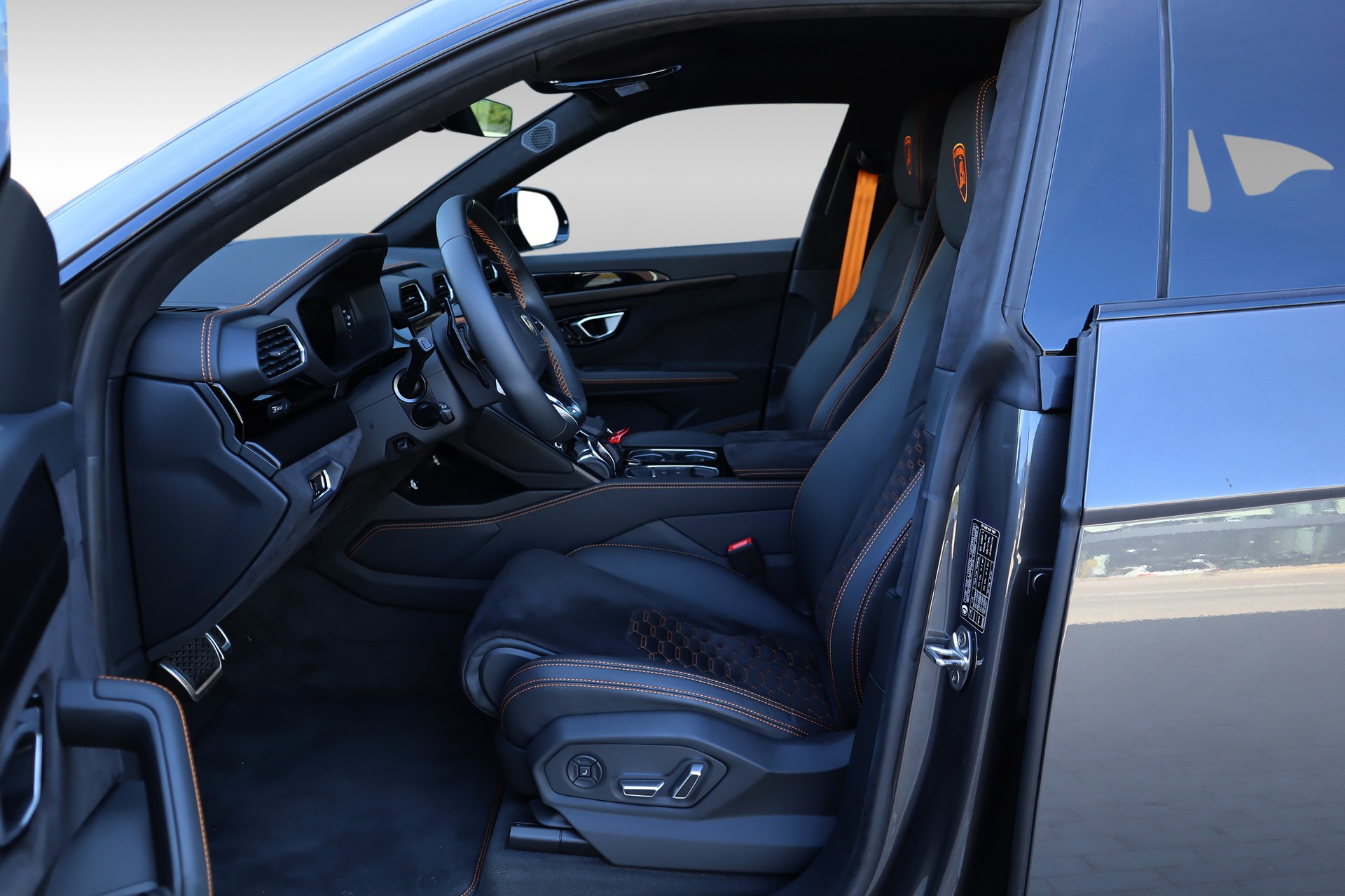 LAMBORGHINI Urus S-image-12