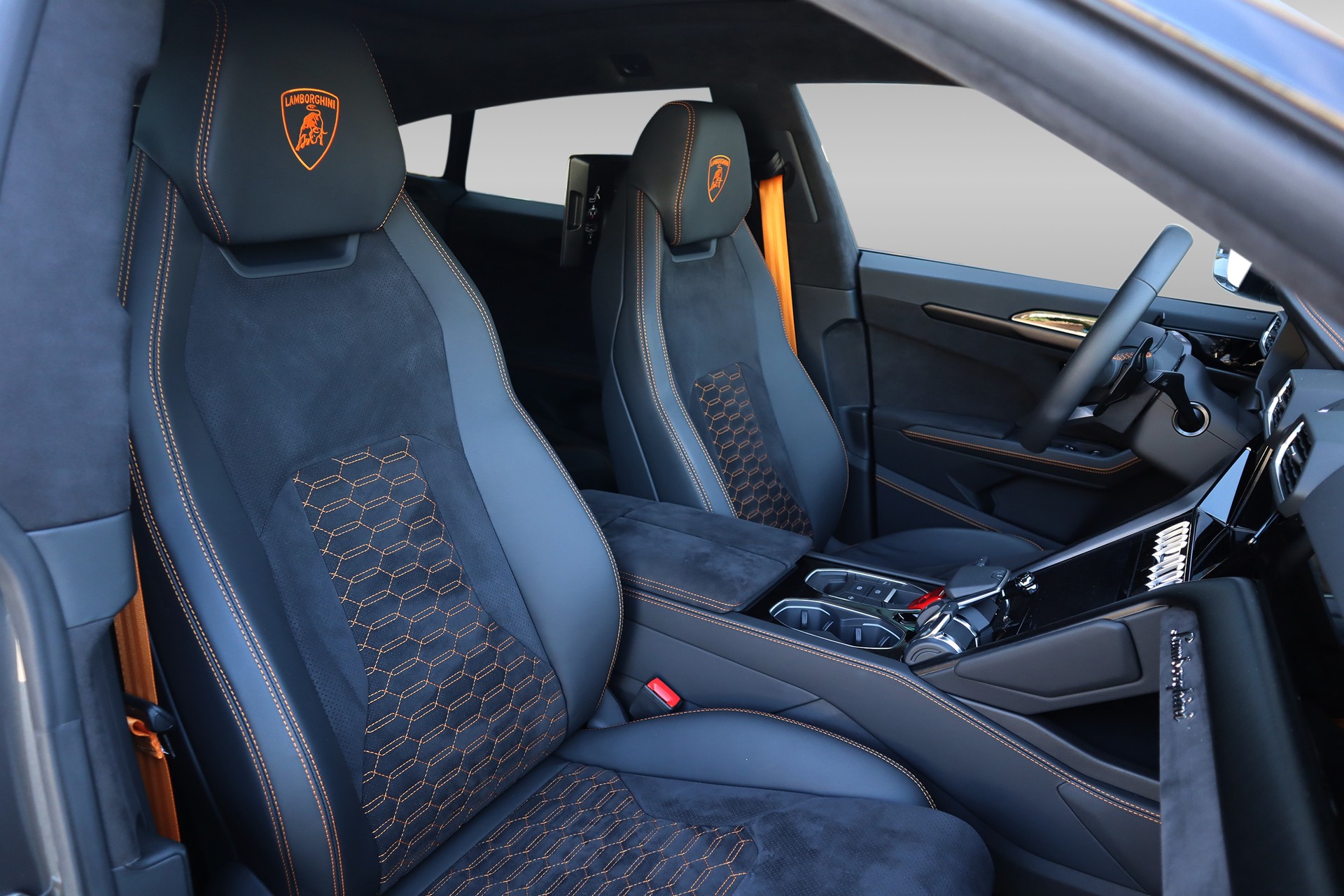 LAMBORGHINI Urus S-image-10