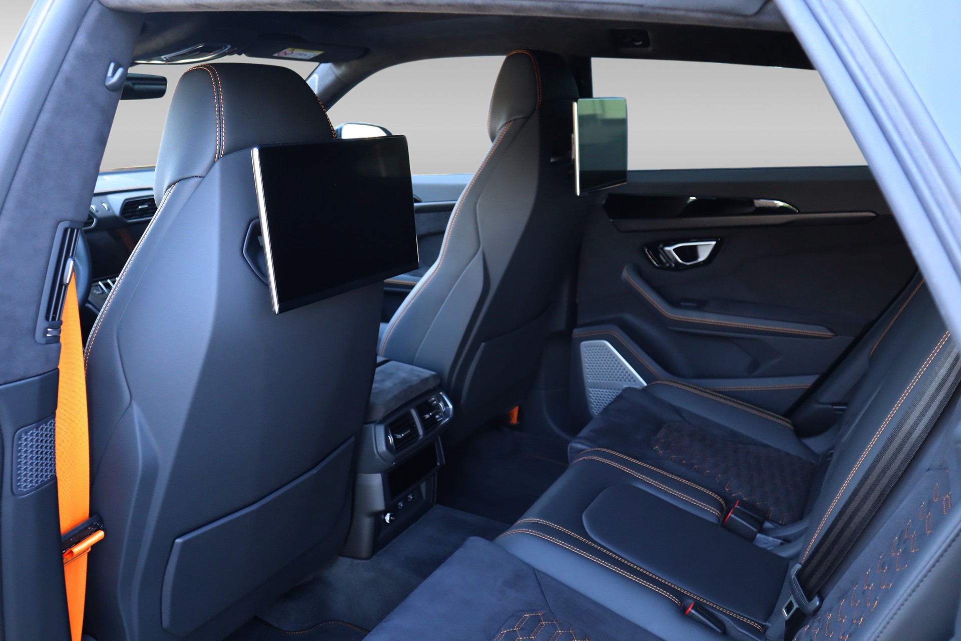 LAMBORGHINI Urus S-image-9