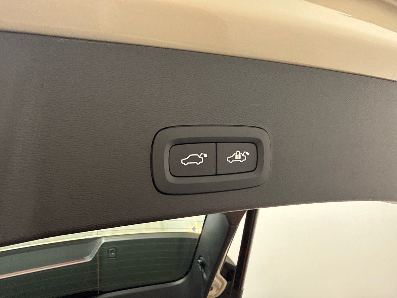 VOLVO XC40 B3 Benzin Mild Hybrid Plus Dark DCT-image-12