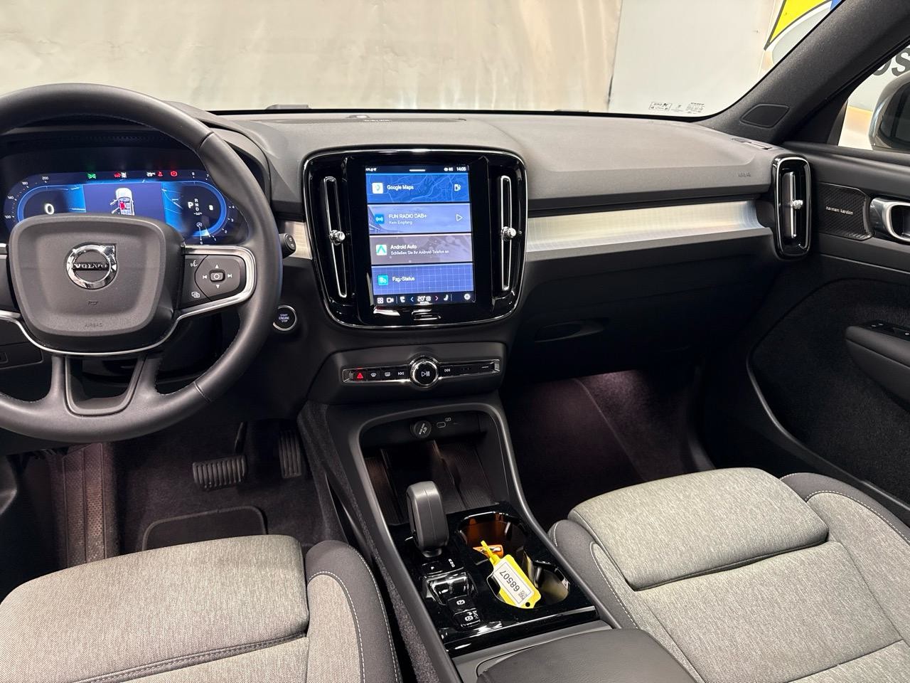 VOLVO XC40 B3 Benzin Mild Hybrid Plus Dark DCT-image-6