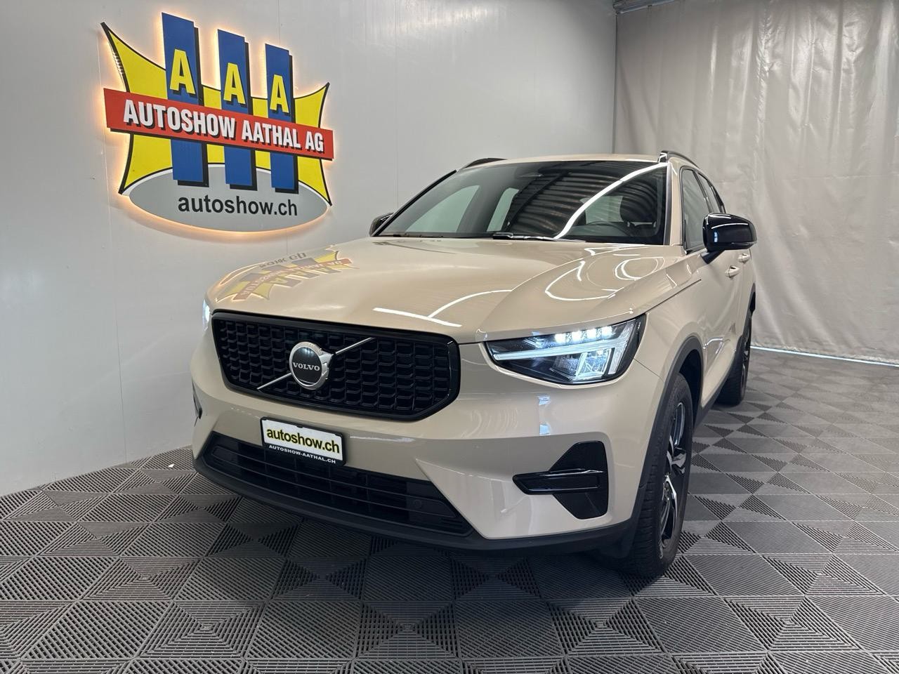 VOLVO XC40 B3 Benzin Mild Hybrid Plus Dark DCT-image-16