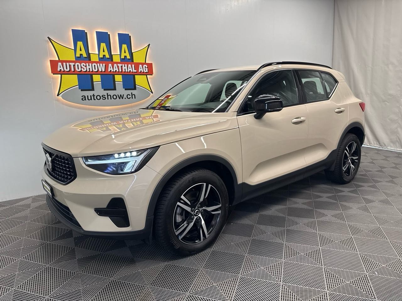 VOLVO XC40 B3 Benzin Mild Hybrid Plus Dark DCT-image-0