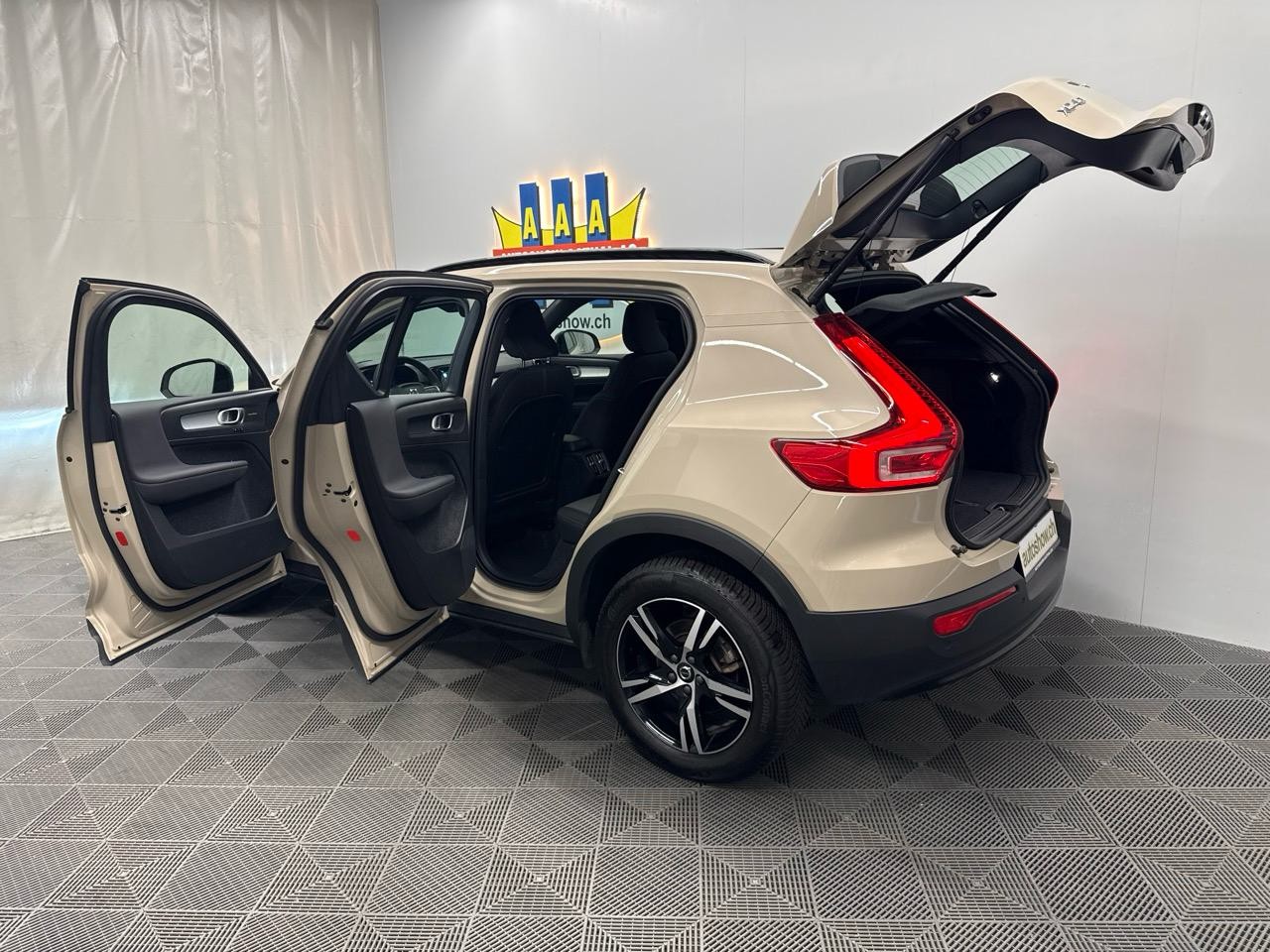 VOLVO XC40 B3 Benzin Mild Hybrid Plus Dark DCT-image-14