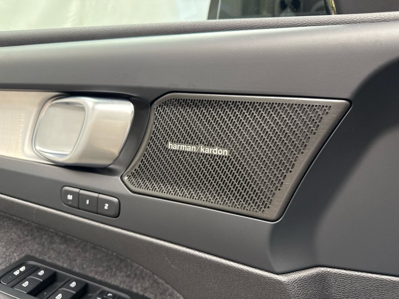 VOLVO XC40 B3 Benzin Mild Hybrid Plus Dark DCT-image-5