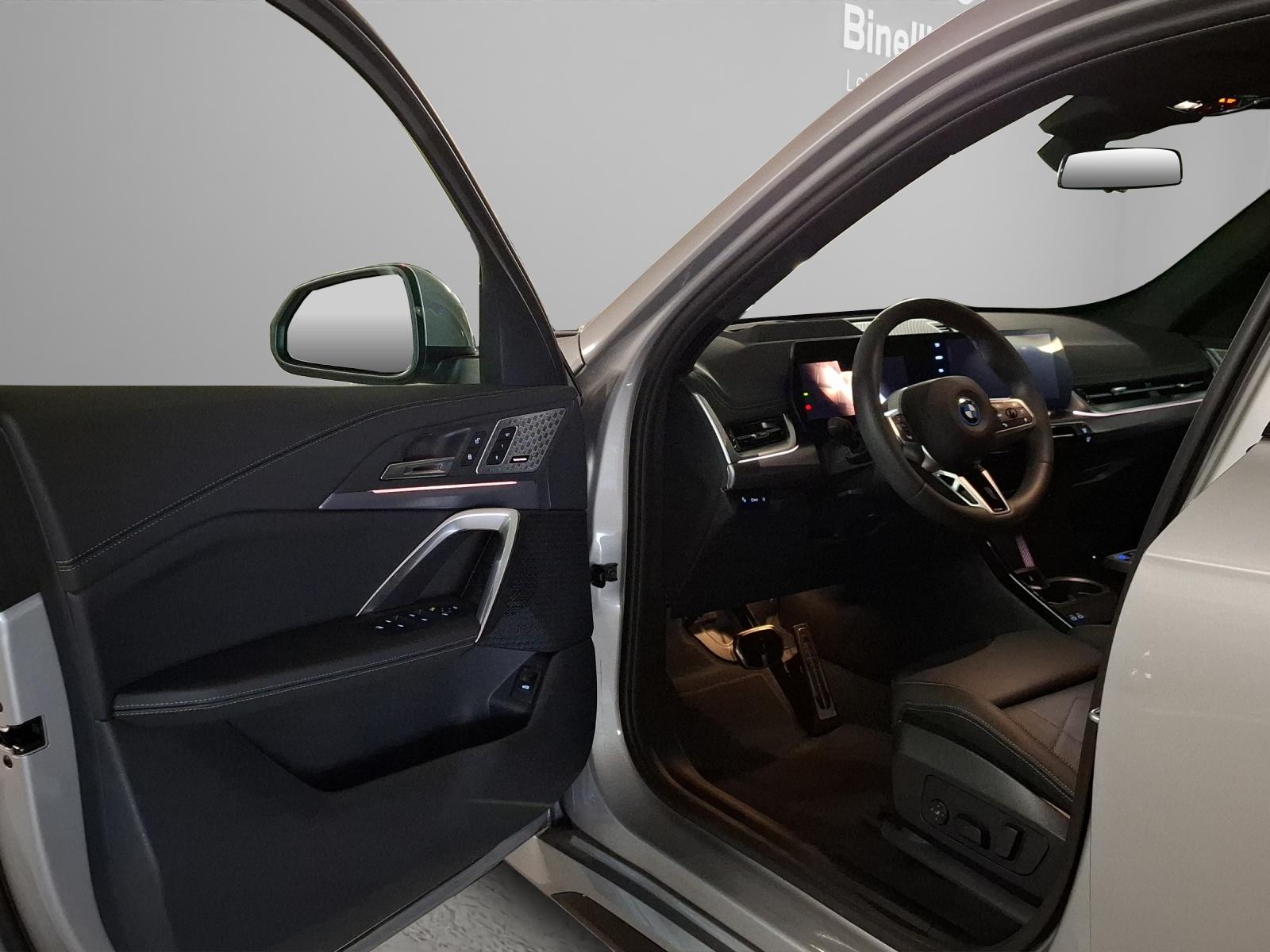 BMW iX1 30 xDrive-showroom-element-3