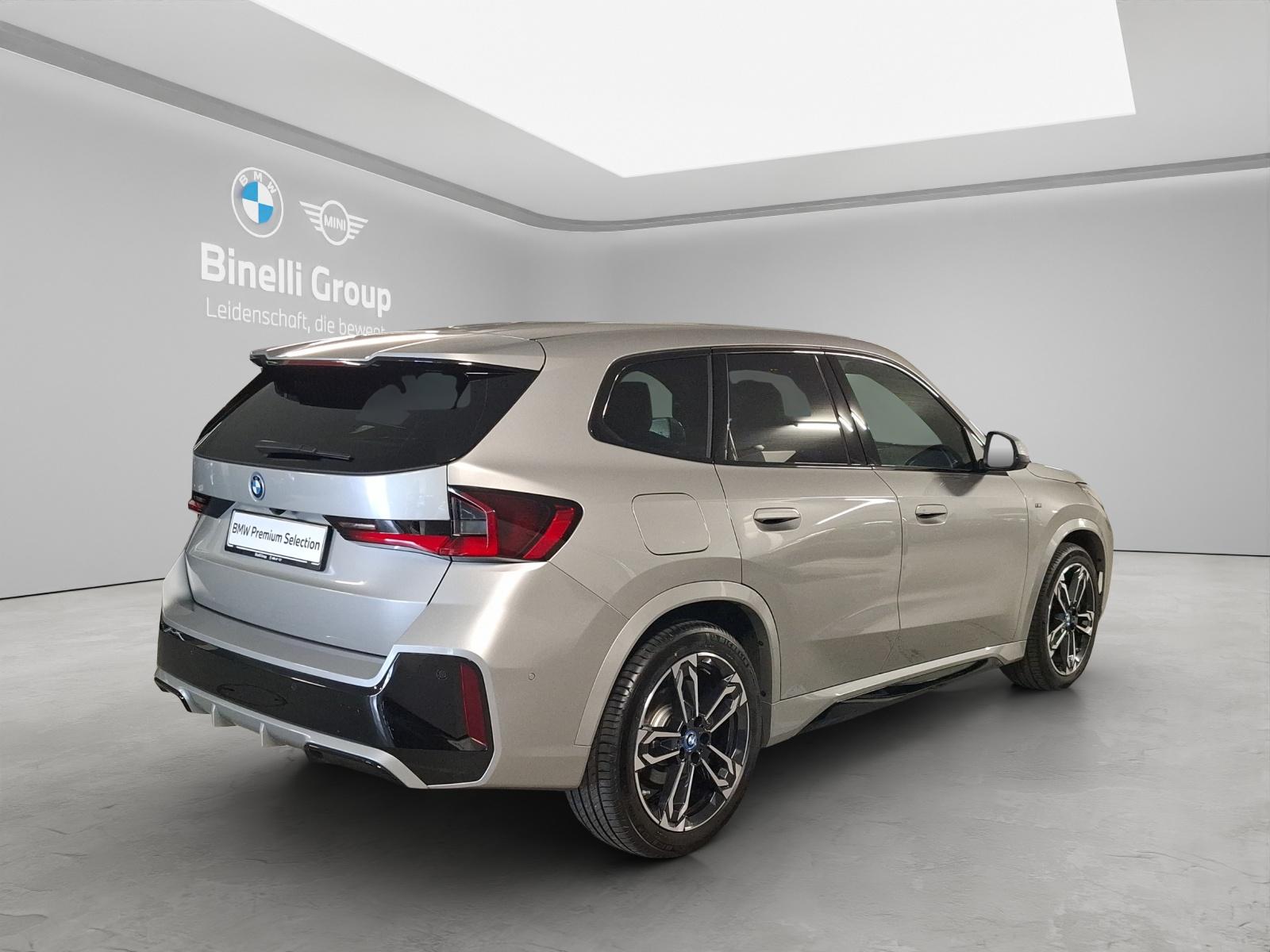 BMW iX1 30 xDrive-image-16
