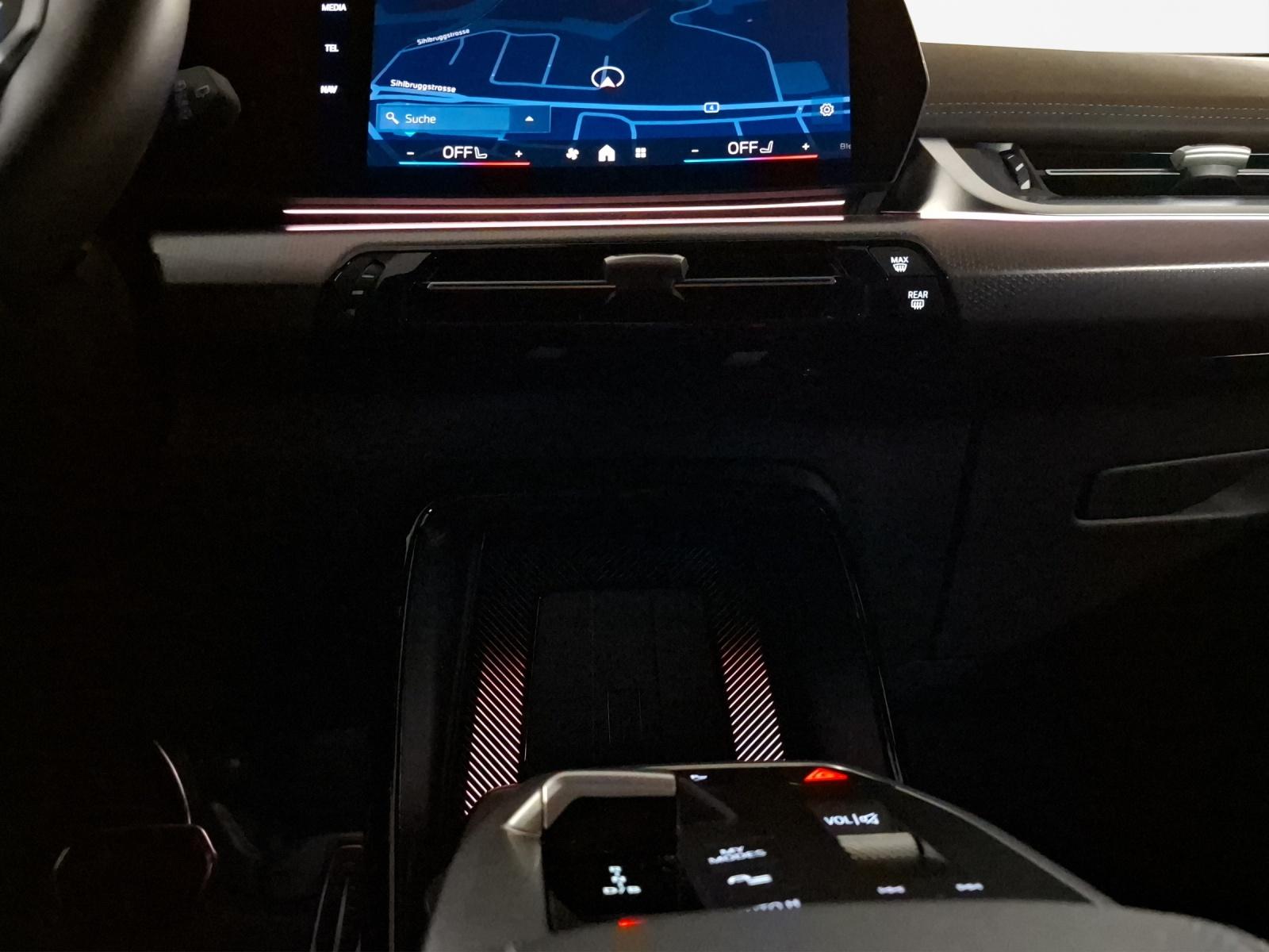 BMW iX1 30 xDrive-image-11