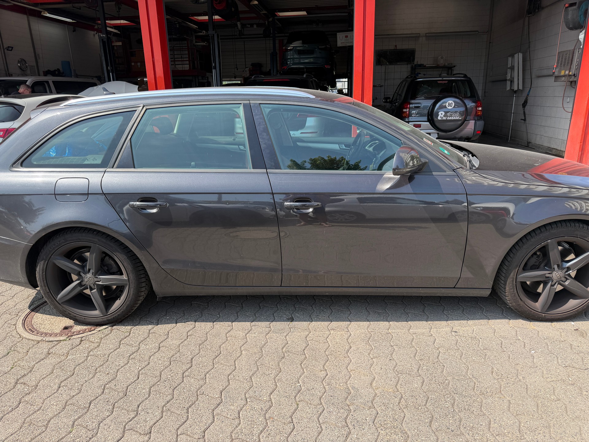 AUDI A4 Avant 2.0 TDI-image-3