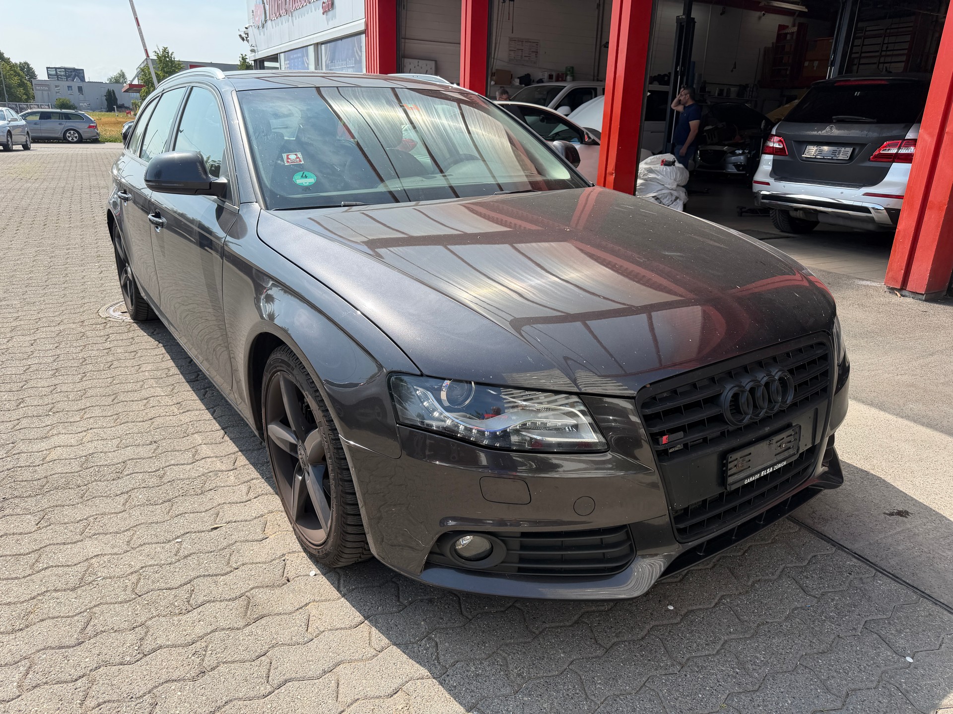 AUDI A4 Avant 2.0 TDI-image-1