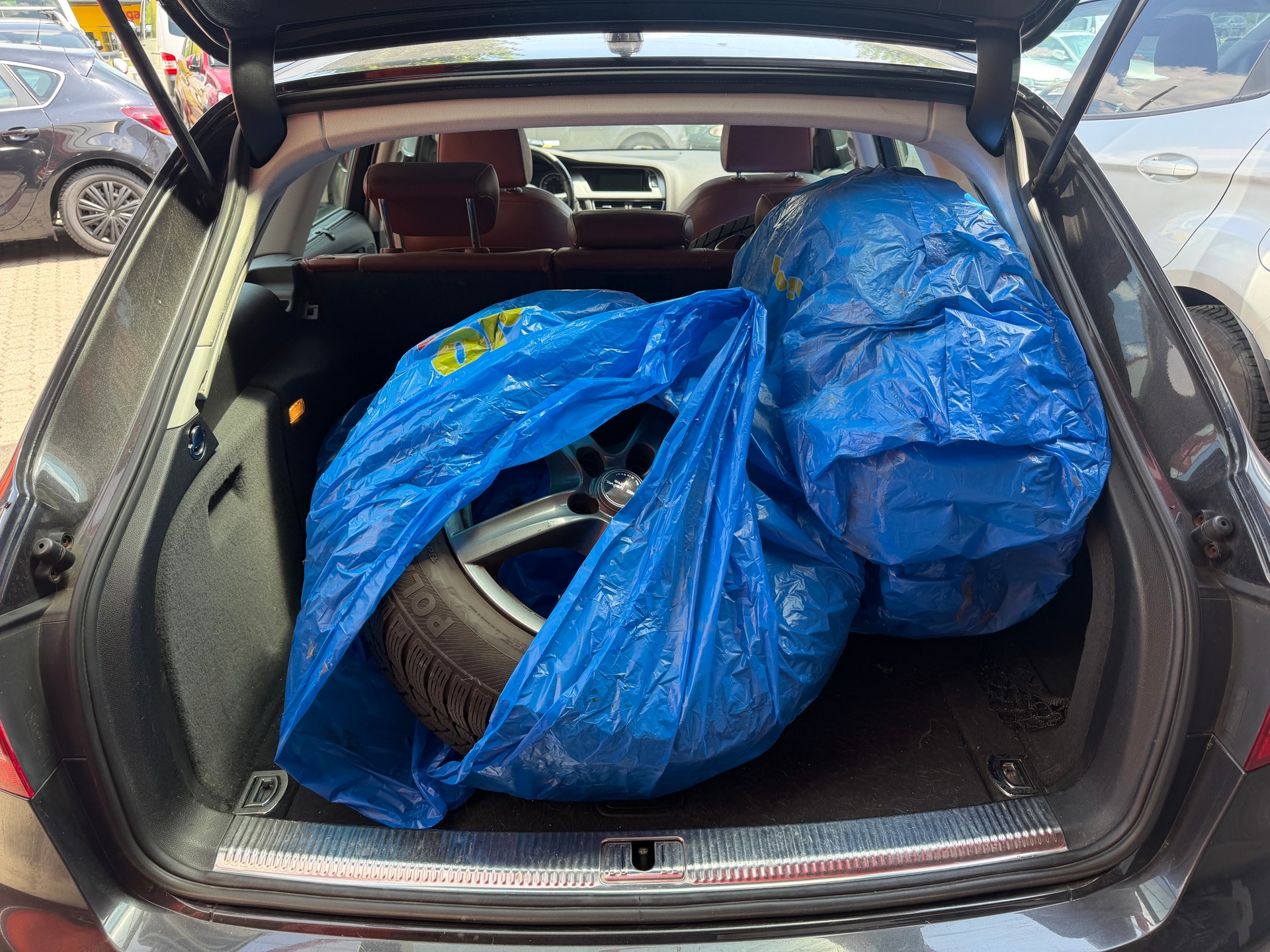 AUDI A4 Avant 2.0 TDI-image-11