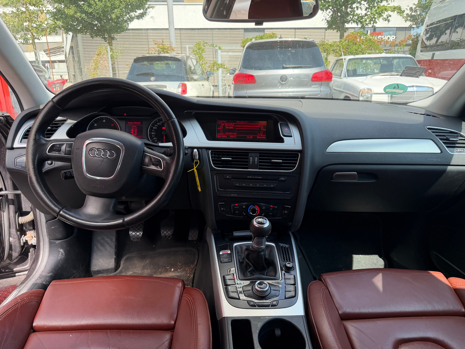 AUDI A4 Avant 2.0 TDI-image-5