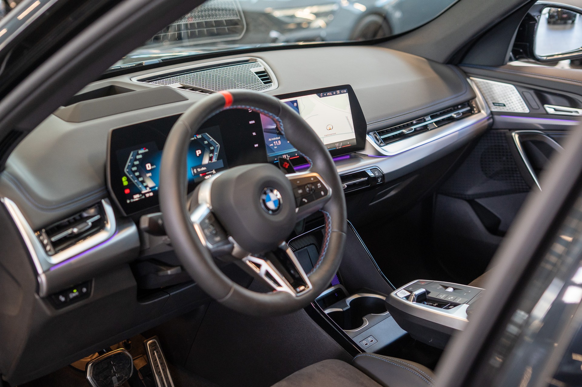 BMW X1 M35i / Head-Up / Harman Kardon / 360° Kamera-image-8