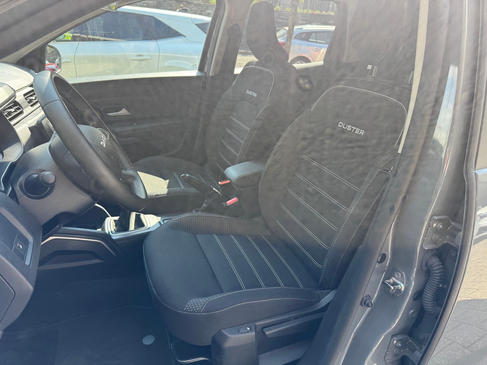 DACIA Duster TCe 150 Journey+ 4x4-image-8