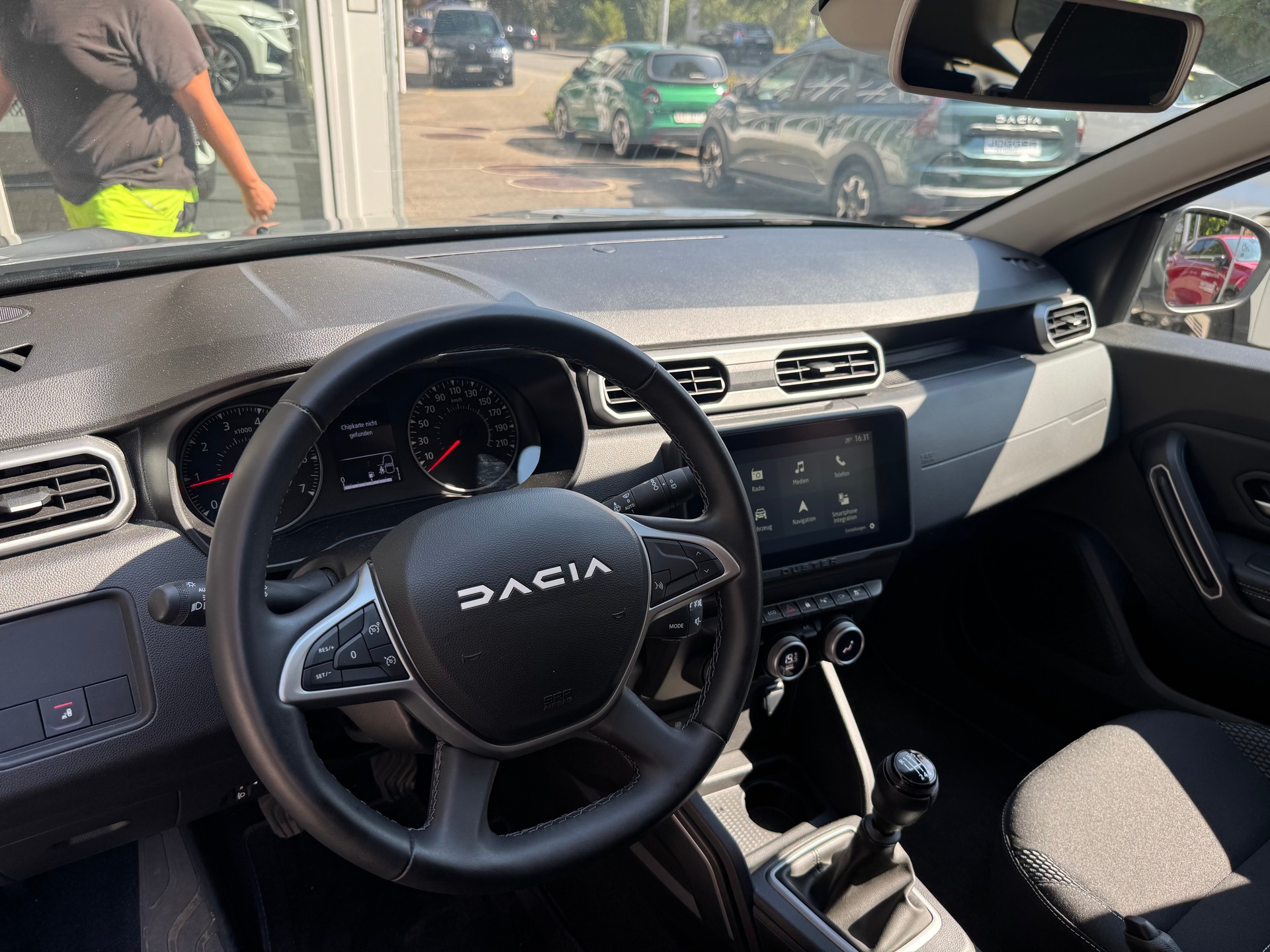 DACIA Duster TCe 150 Journey+ 4x4-image-9