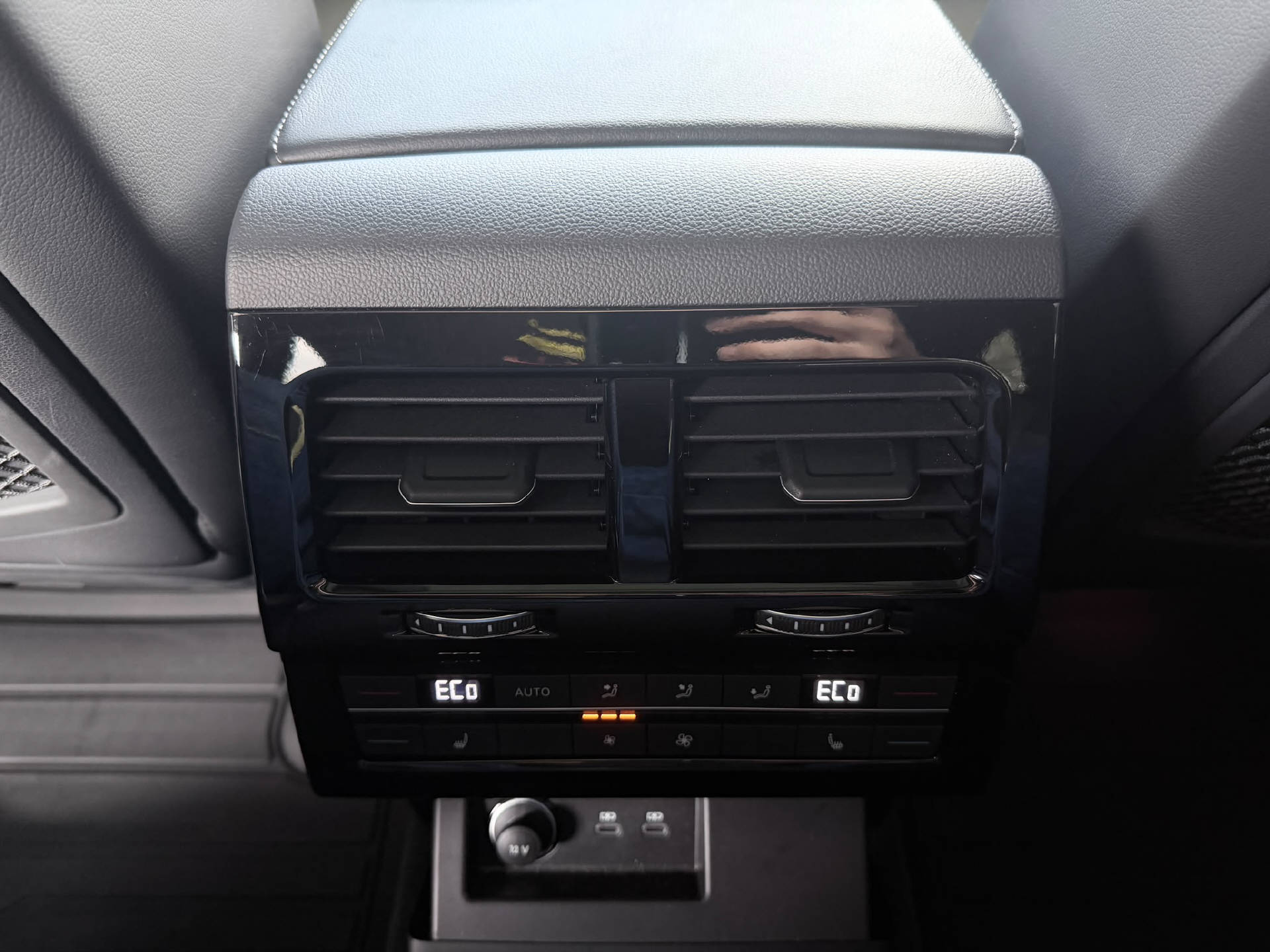 VW Touareg 3.0 V6 TDI 286 R-Line-image-11