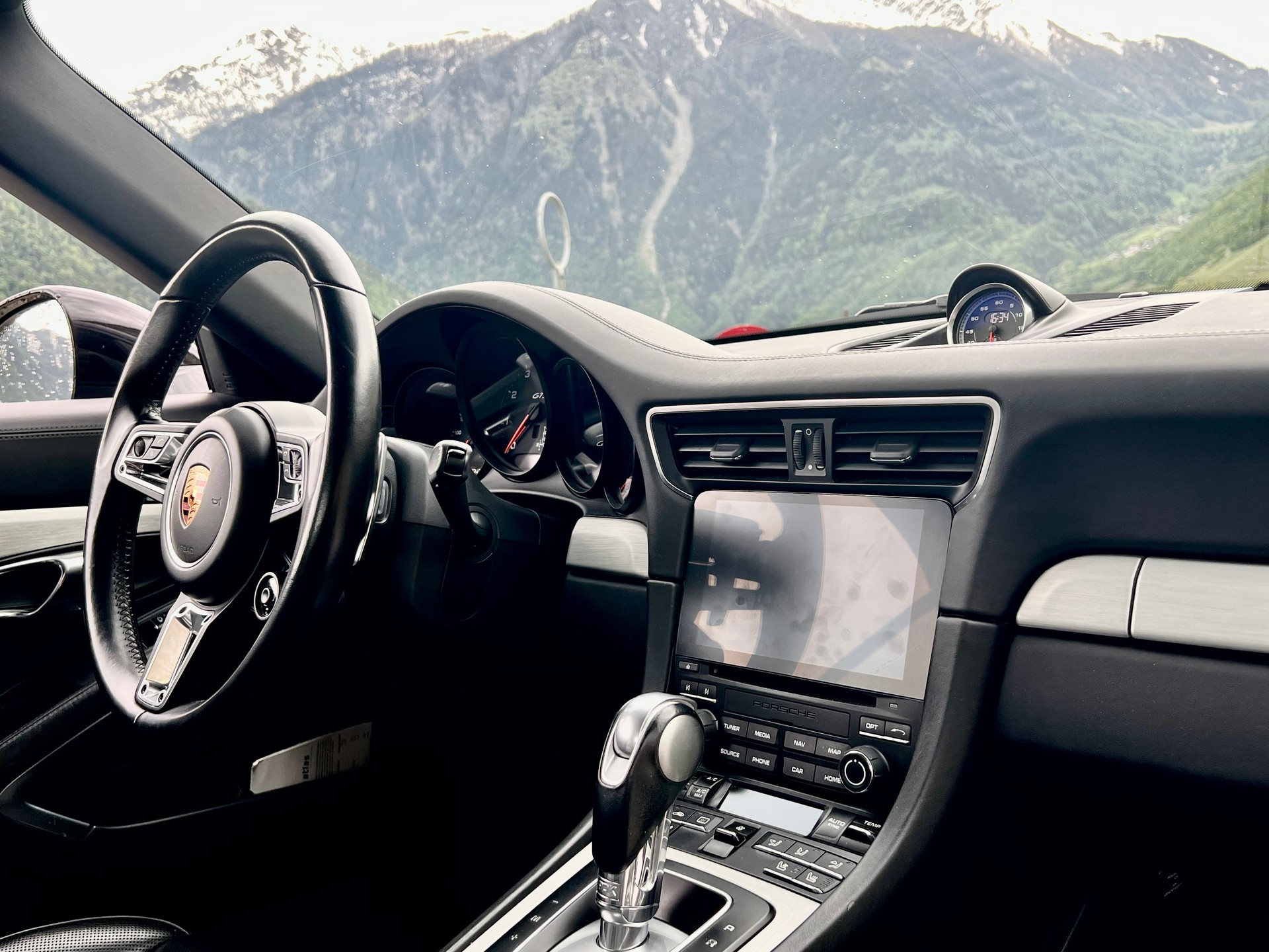 PORSCHE 911 Carrera 4 GTS Cabrio PDK-image-4