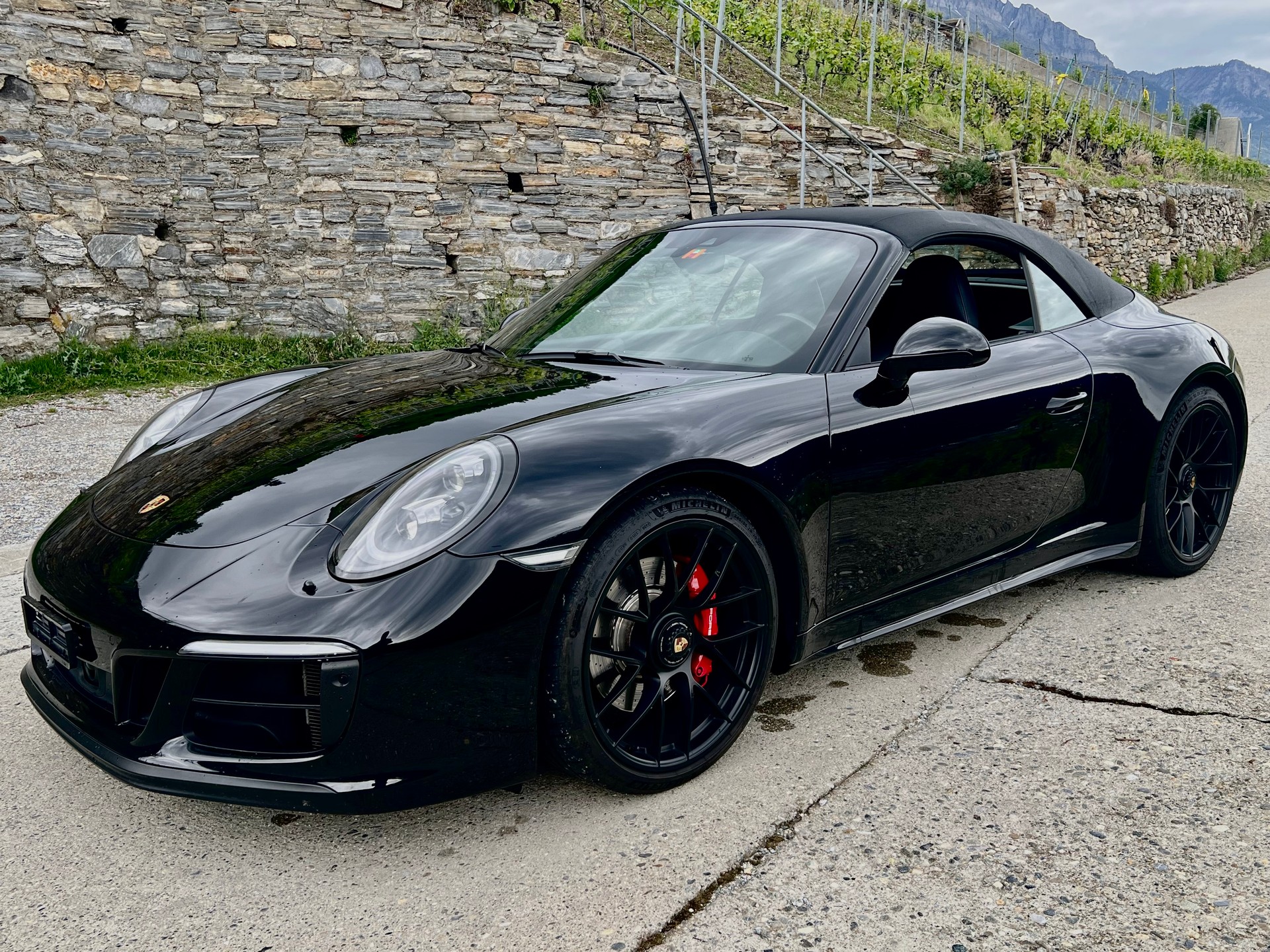 PORSCHE 911 Carrera 4 GTS Cabrio PDK-showroom-element-3