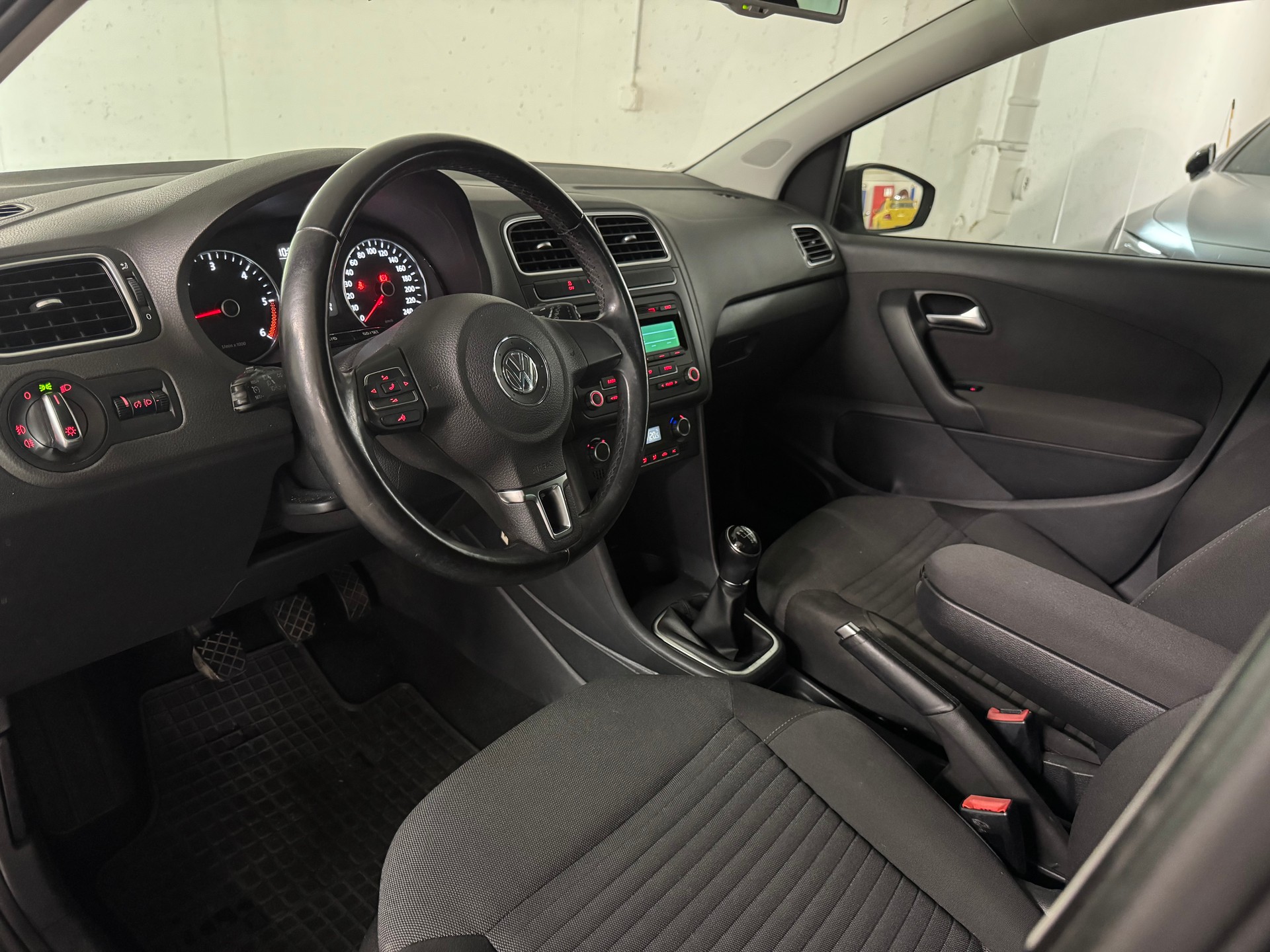 VW Polo 1.6 TDI Design-image-8