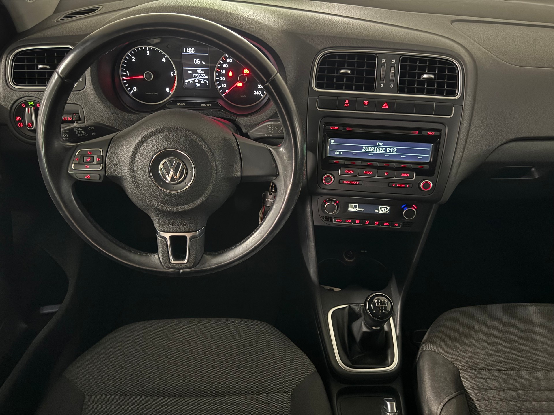 VW Polo 1.6 TDI Design-image-11