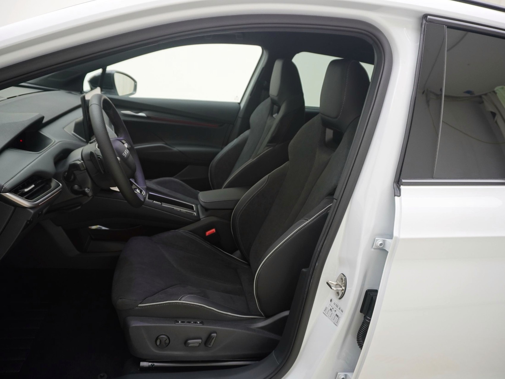 SKODA Elroq 85x SportLine MAXX 4x4-image-12