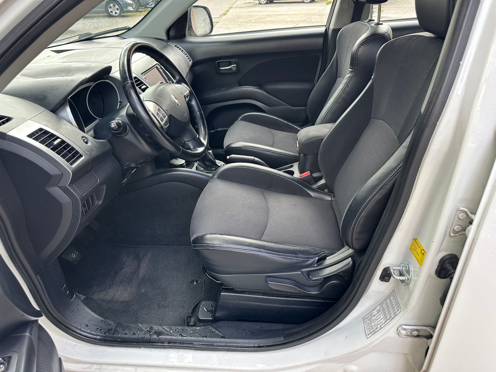 PEUGEOT 4007 2.2 HDi Platinum Edition-image-9