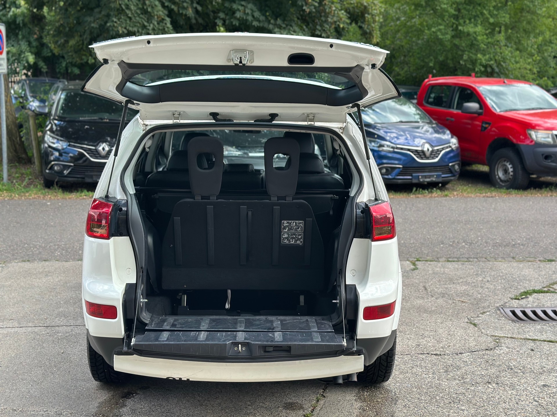PEUGEOT 4007 2.2 HDi Platinum Edition-image-5