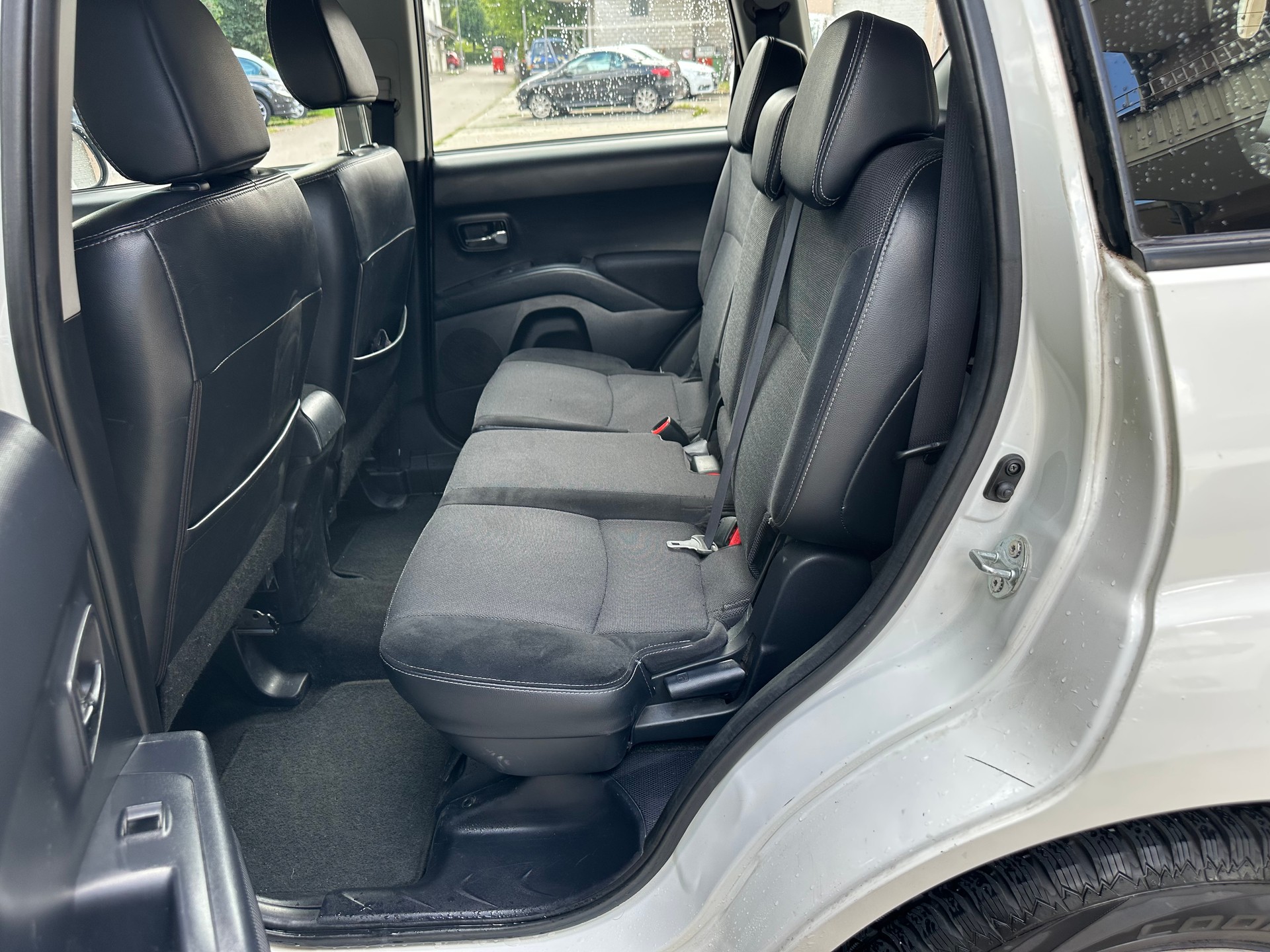 PEUGEOT 4007 2.2 HDi Platinum Edition-image-7