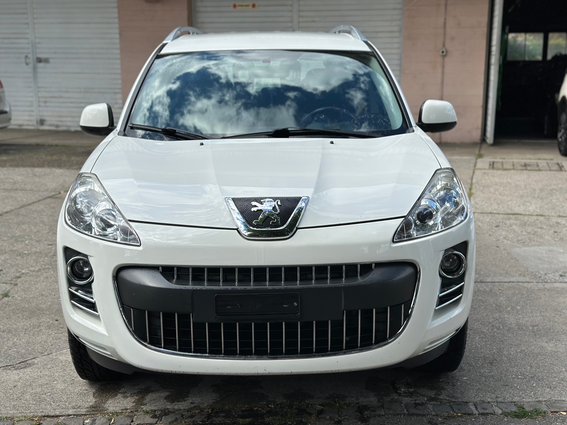 PEUGEOT 4007 2.2 HDi Platinum Edition-image-0