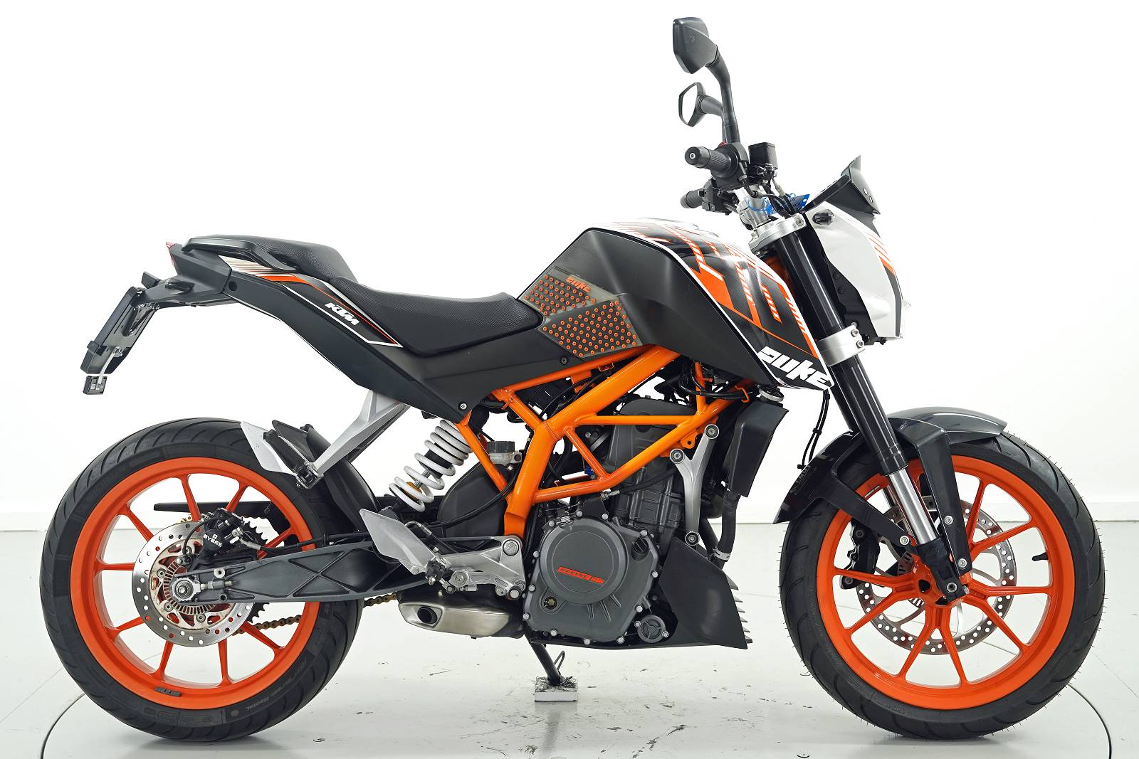 KTM Duke 390 ABS-showroom-element-3