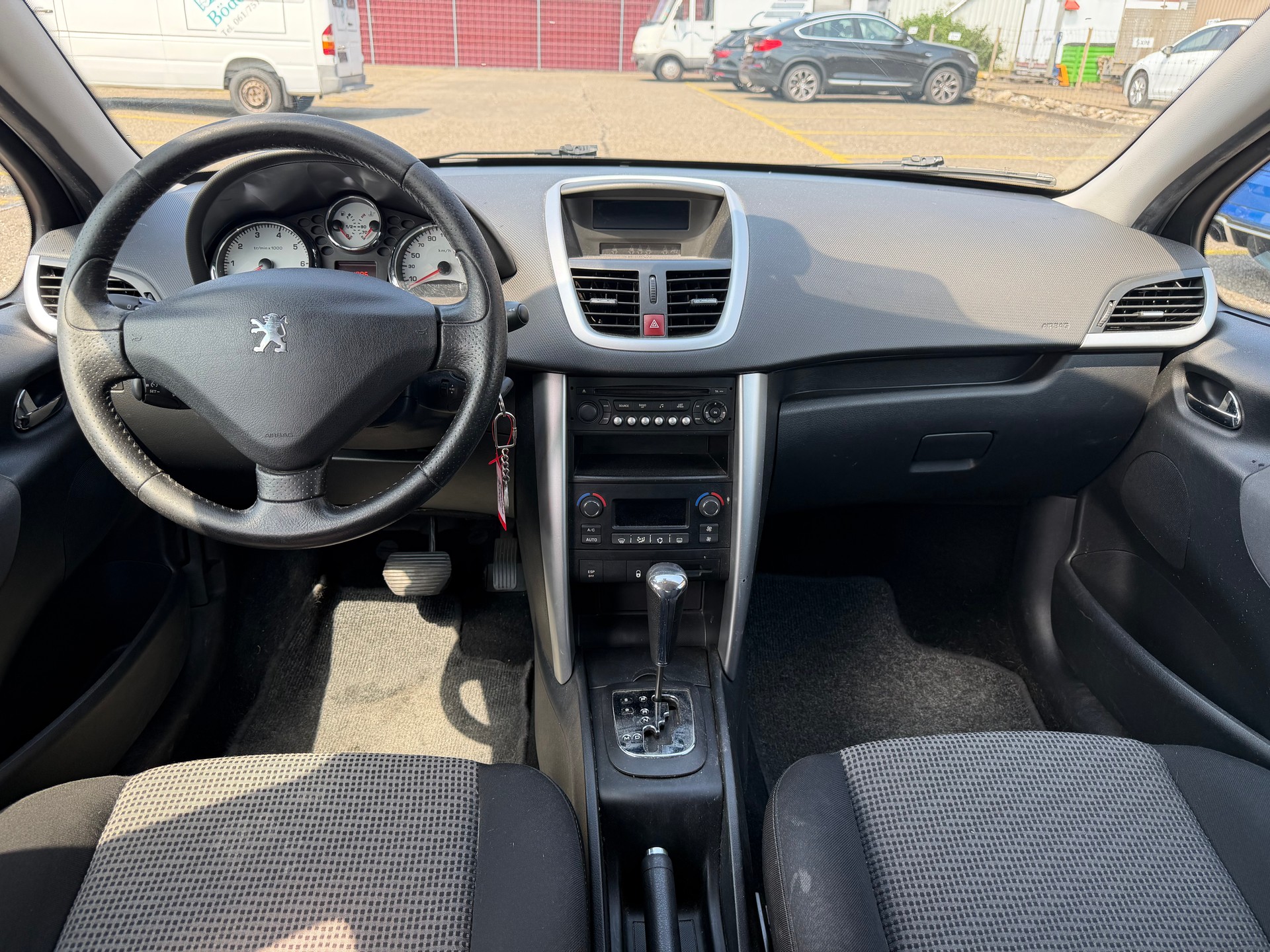 PEUGEOT 207 SW 1.6 16V Lion Edition Automatic-image-10