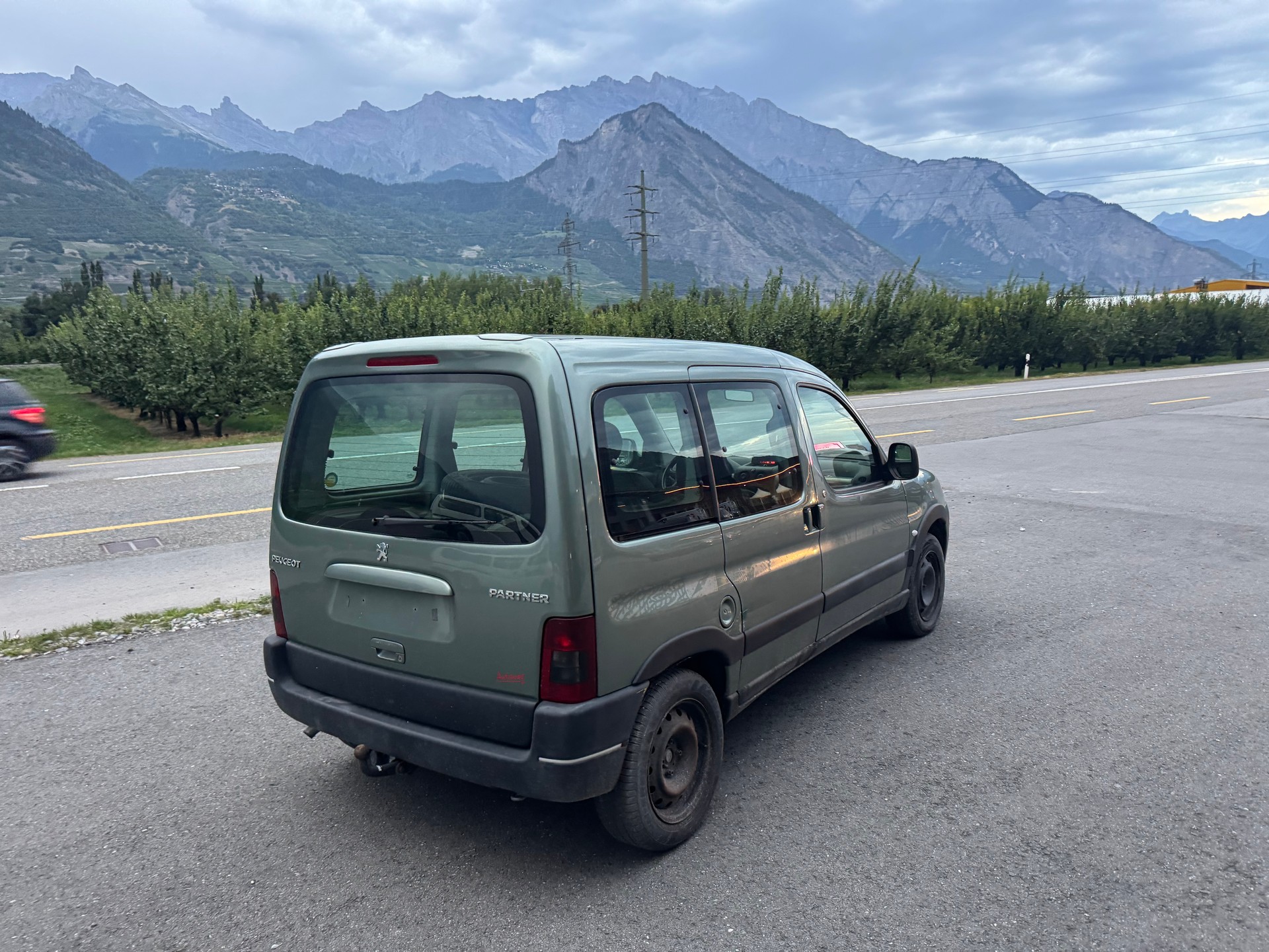 PEUGEOT Partner 1.6 Country-image-4