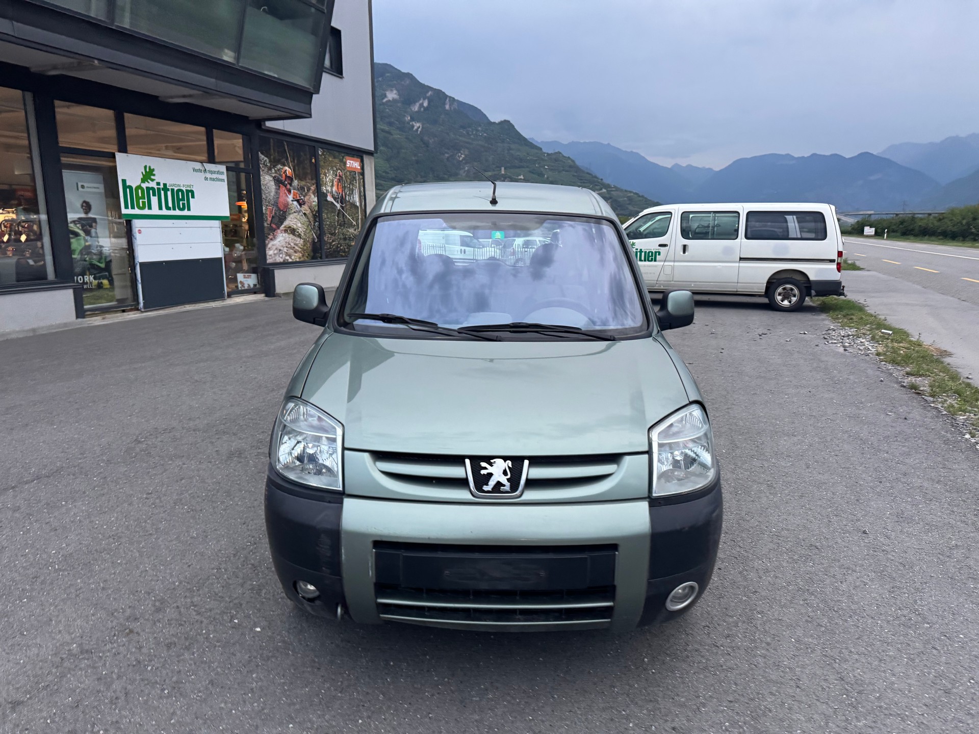 PEUGEOT Partner 1.6 Country-image-1