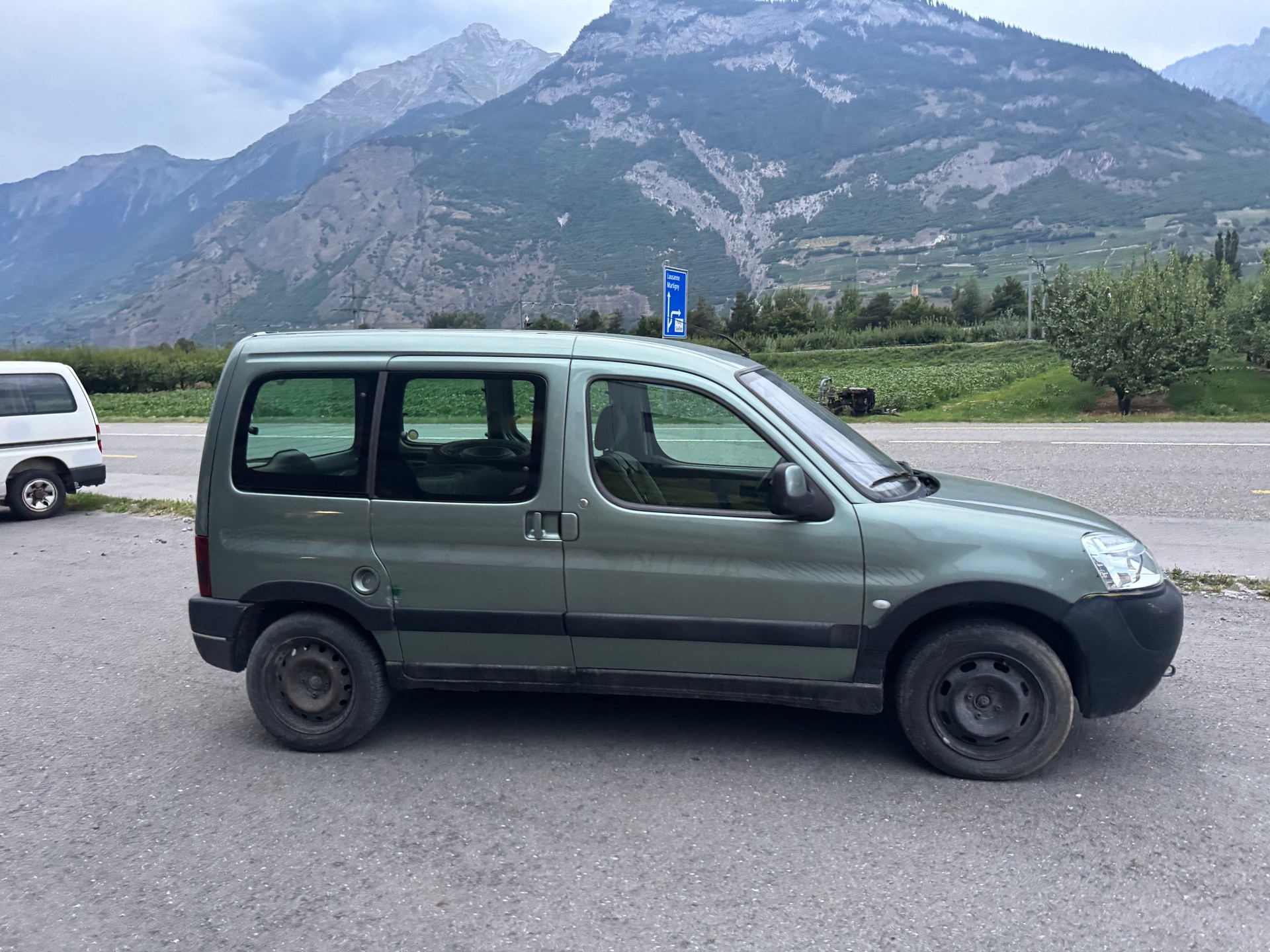 PEUGEOT Partner 1.6 Country-image-3