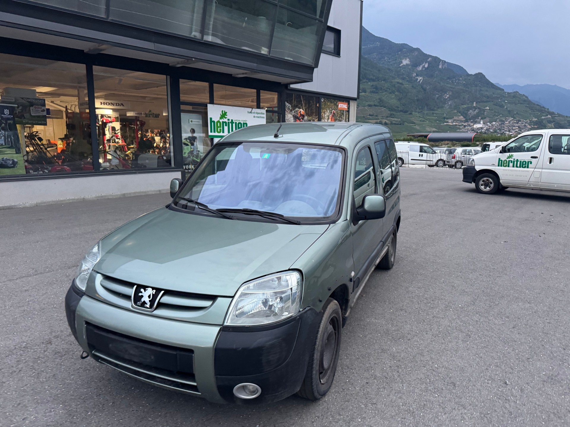 PEUGEOT Partner 1.6 Country-image-0