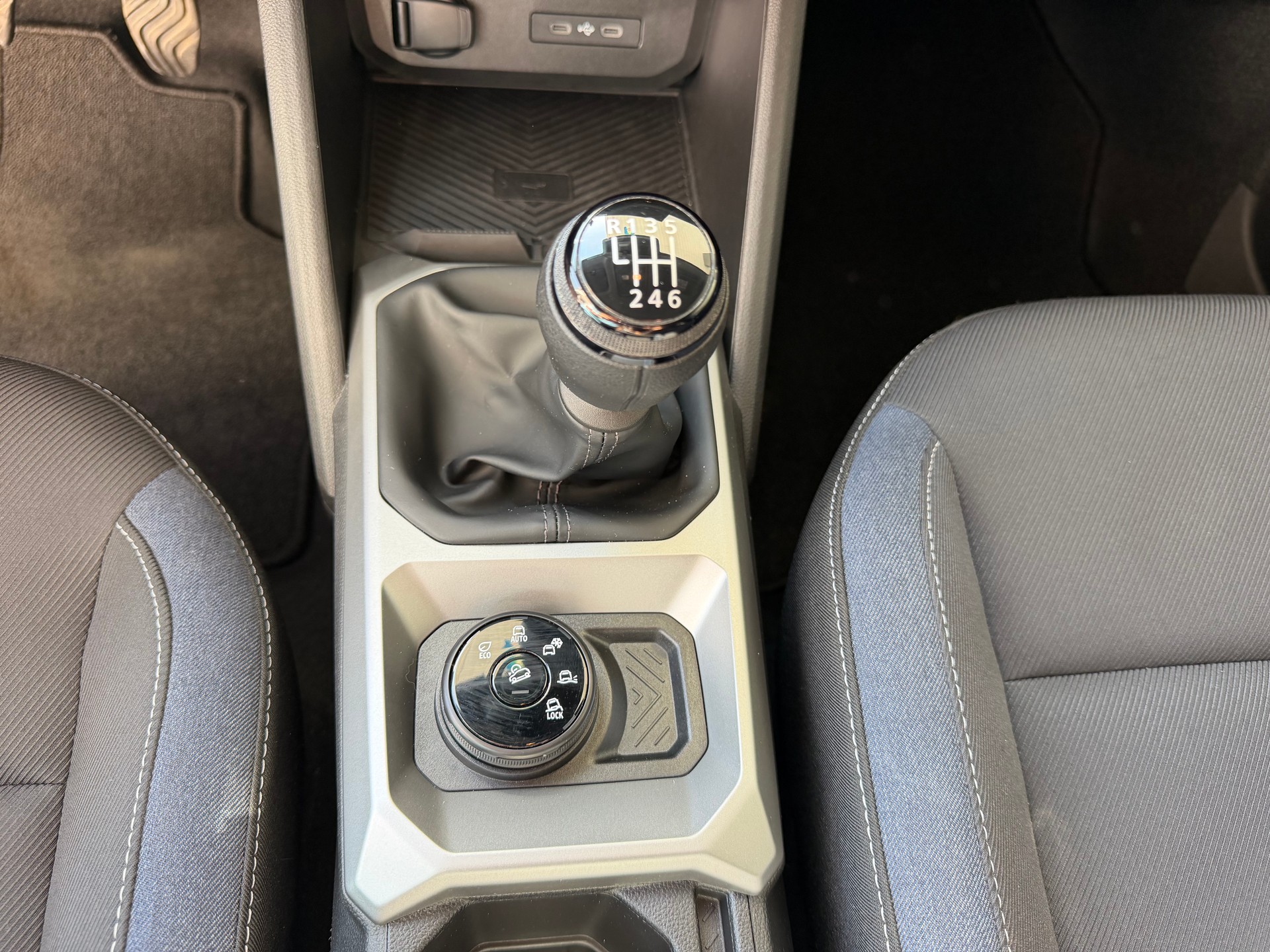 DACIA Duster TCe 130 48V Journey 4x4-image-10