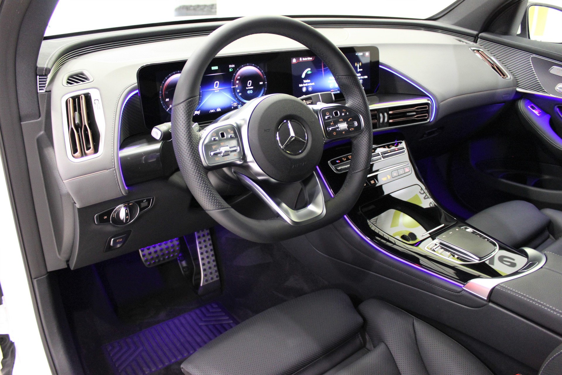 MERCEDES-BENZ EQC 400 AMG Line 4Matic (CH) AHK-image-9