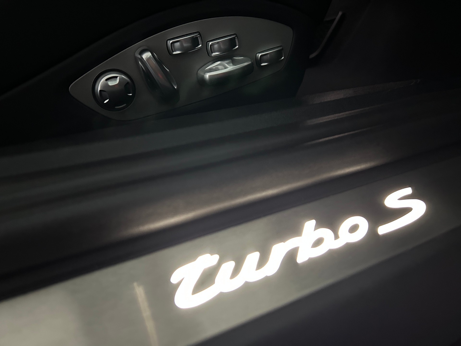 PORSCHE 911 Turbo S -991.2- Sammlerfahrzeug-ohne OPF-image-24