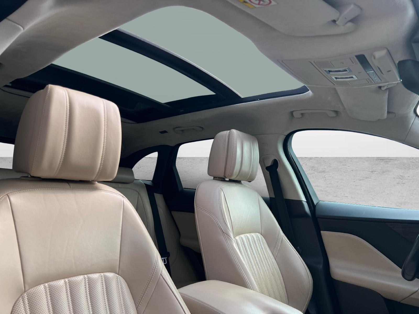JAGUAR F-Pace 2.0 T 300 Portfolio AWD-image-12