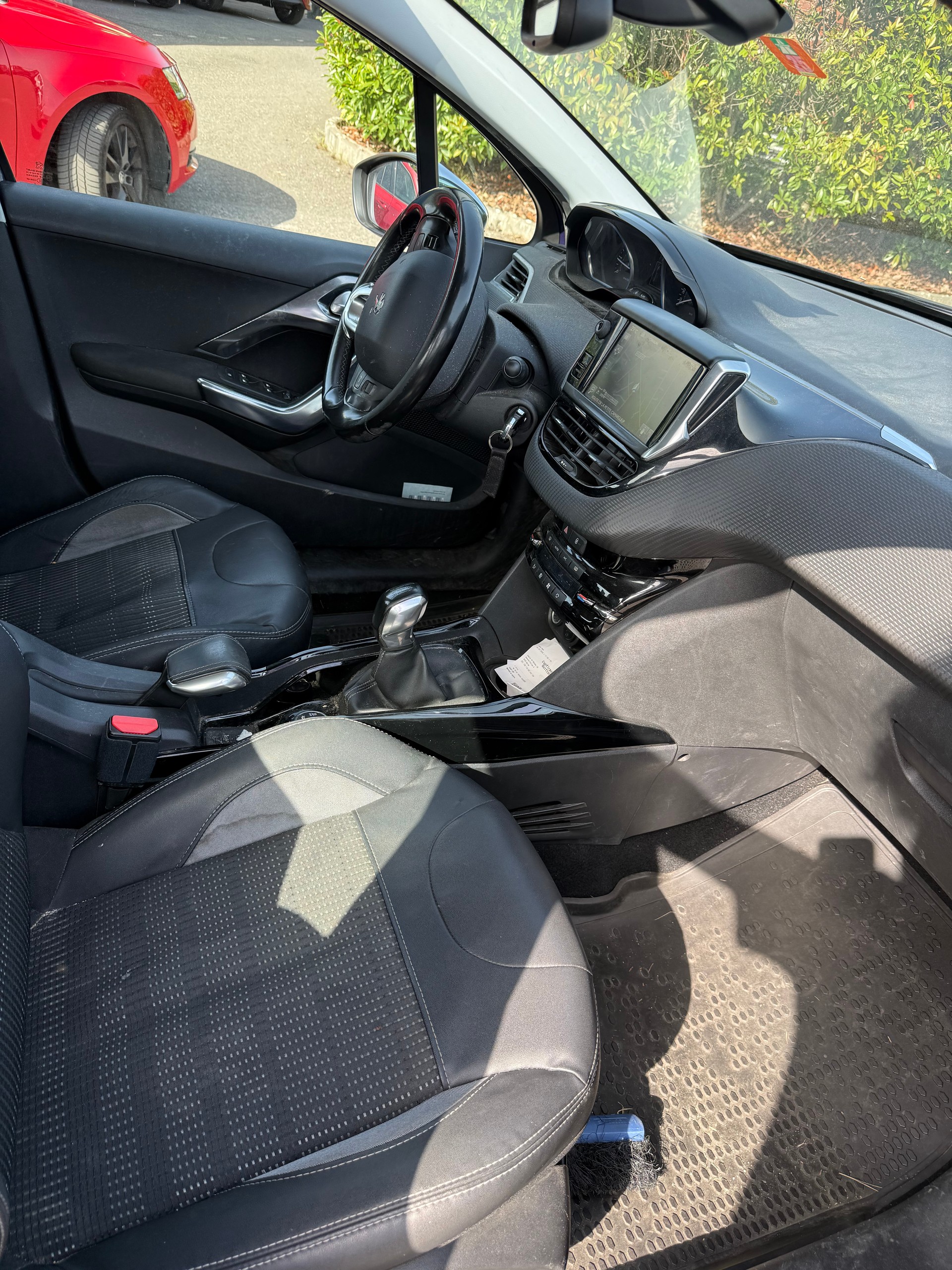 PEUGEOT 2008 1.2 PureTech Active-image-9
