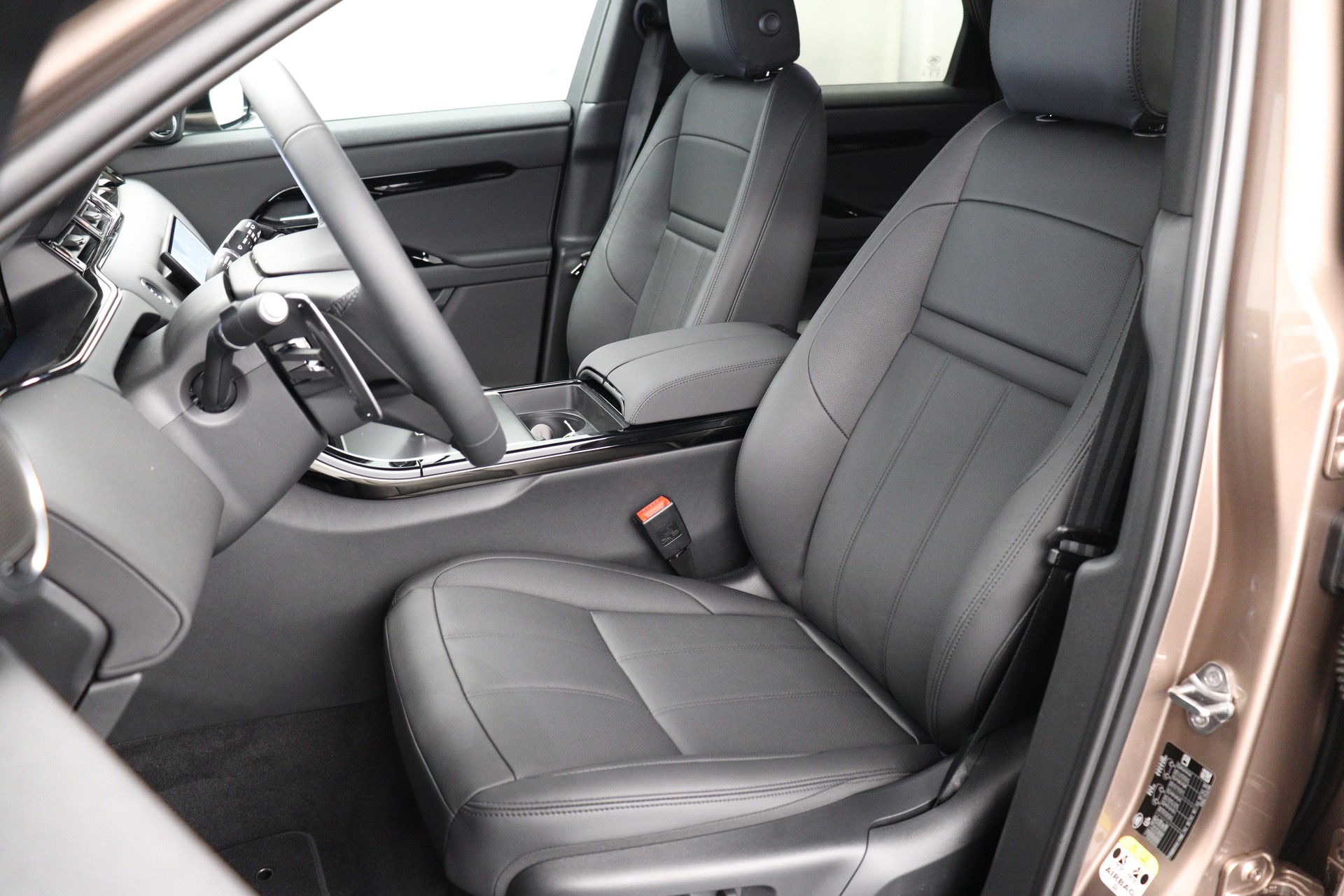 LAND ROVER Range Rover Evoque 1.5 T 270e Dynamic SE-image-2