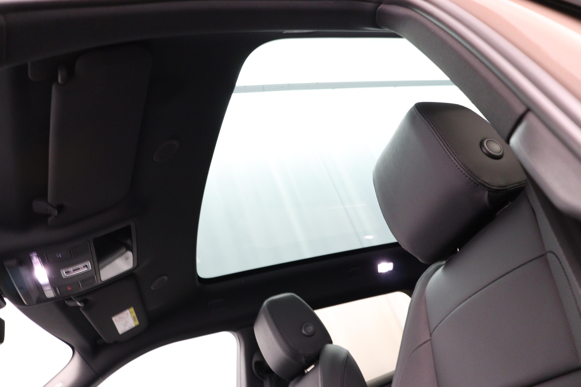 LAND ROVER Range Rover Evoque 1.5 T 270e Dynamic SE-image-15