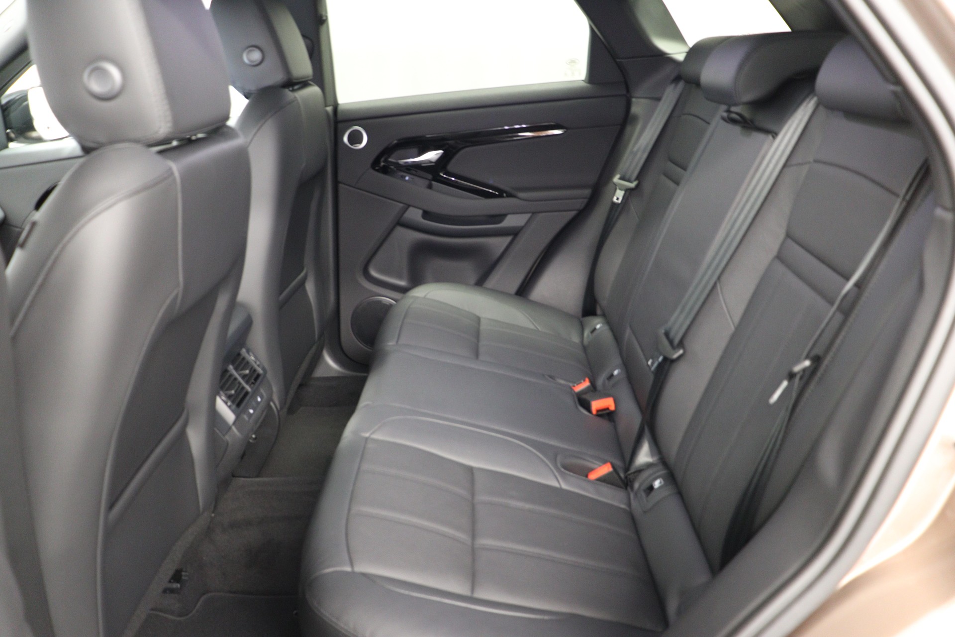 LAND ROVER Range Rover Evoque 1.5 T 270e Dynamic SE-image-8