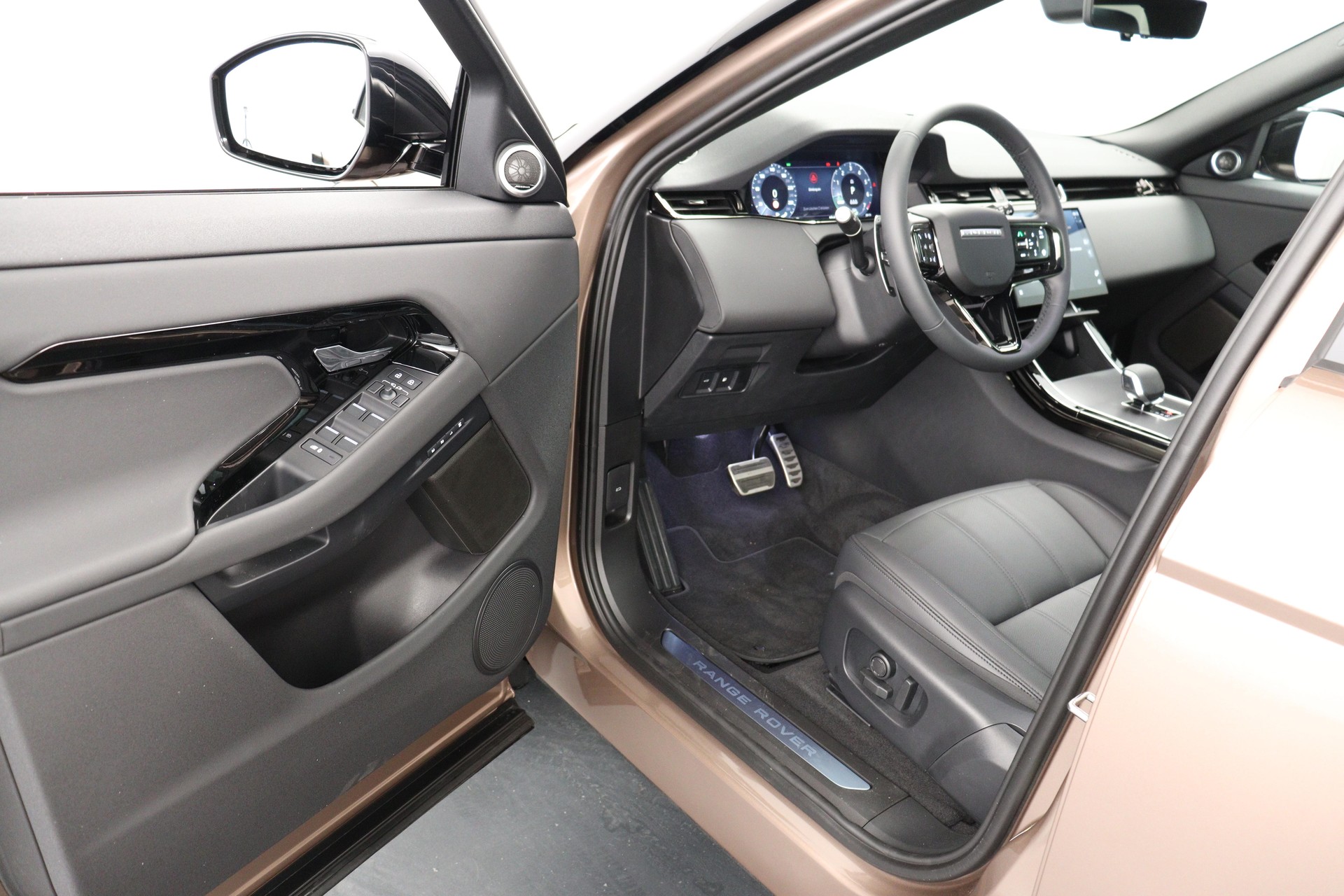 LAND ROVER Range Rover Evoque 1.5 T 270e Dynamic SE-image-14