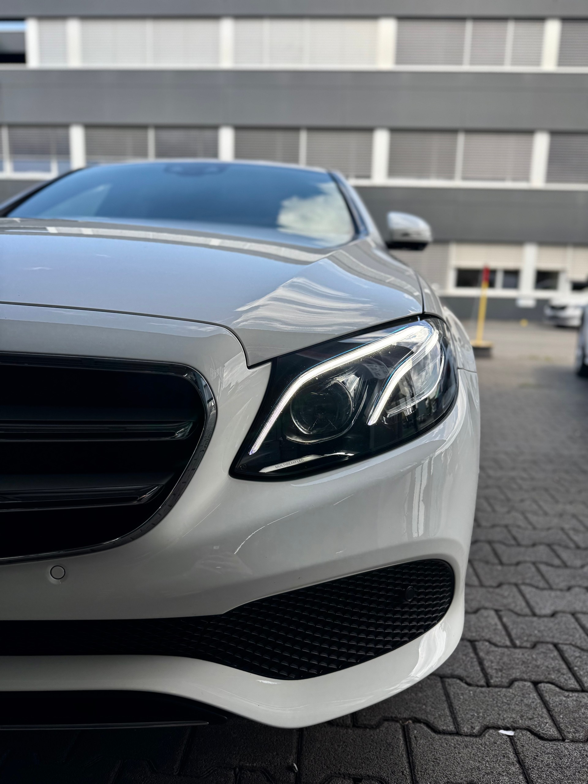 MERCEDES-BENZ E 200 Avantgarde 4Matic 9G-Tronic / ab MFK bei Verkauf-image-4