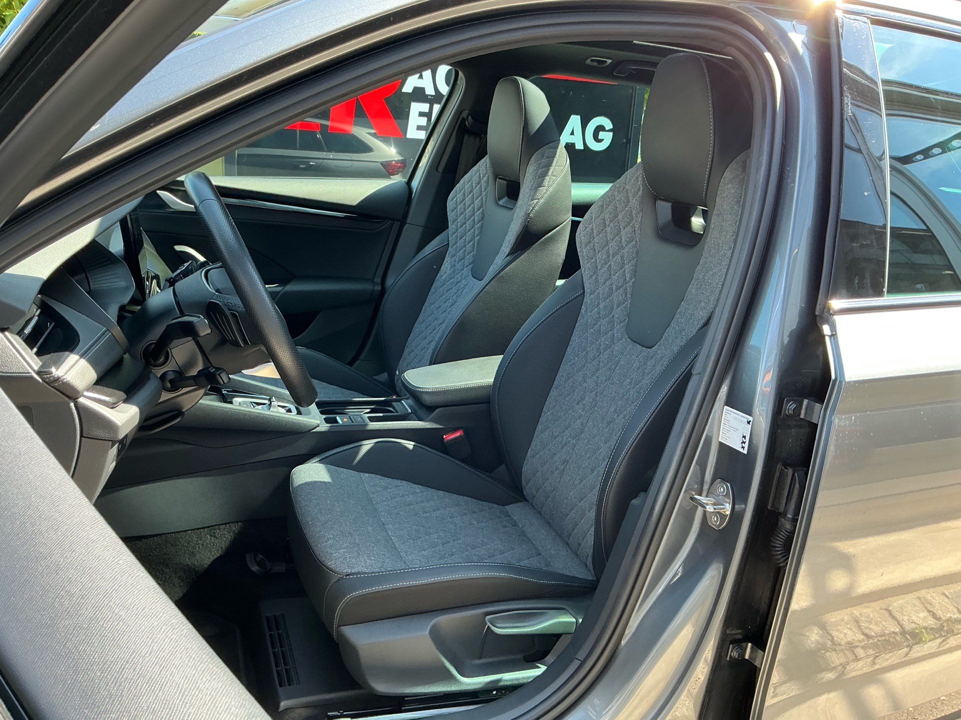 SKODA Octavia Combi 1.5 TSI mHEV 150PS Sportline *** PANORAMA - SCHIEBEDACH ***-image-7