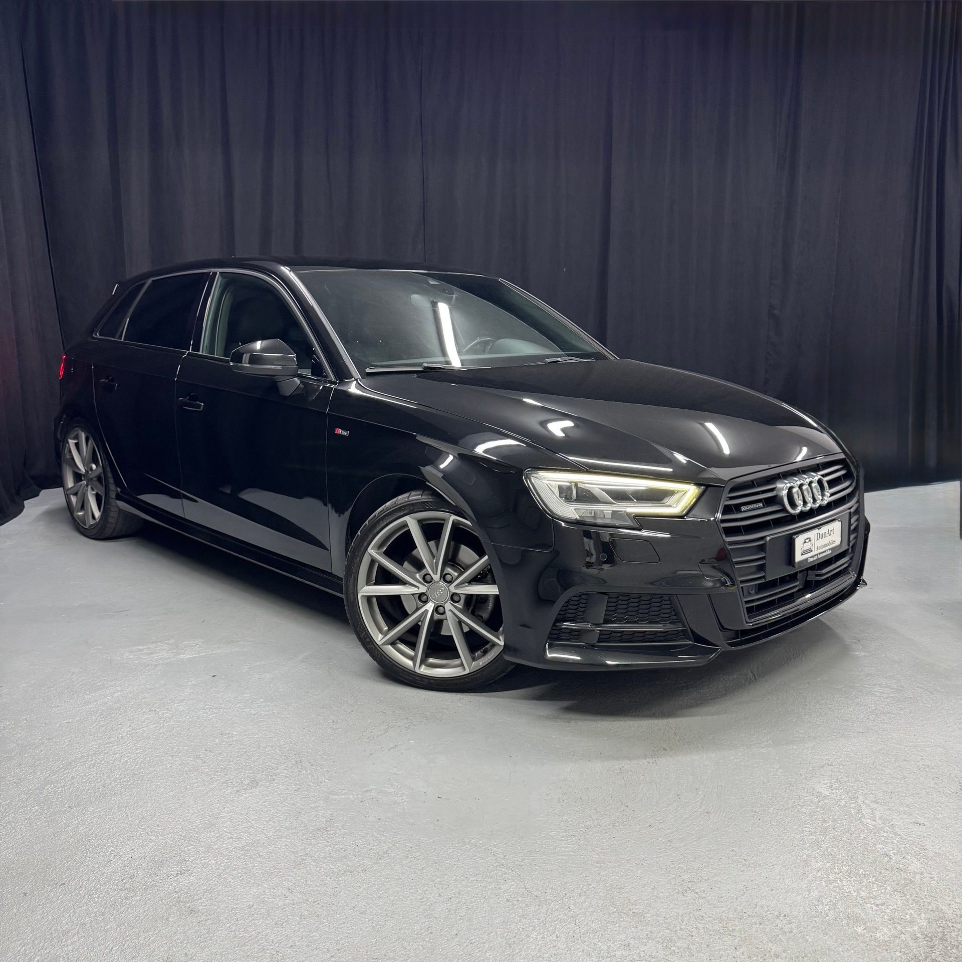 AUDI A3 Sportback S-Line 2.0 TDI Design S-tronic quattro-image-4